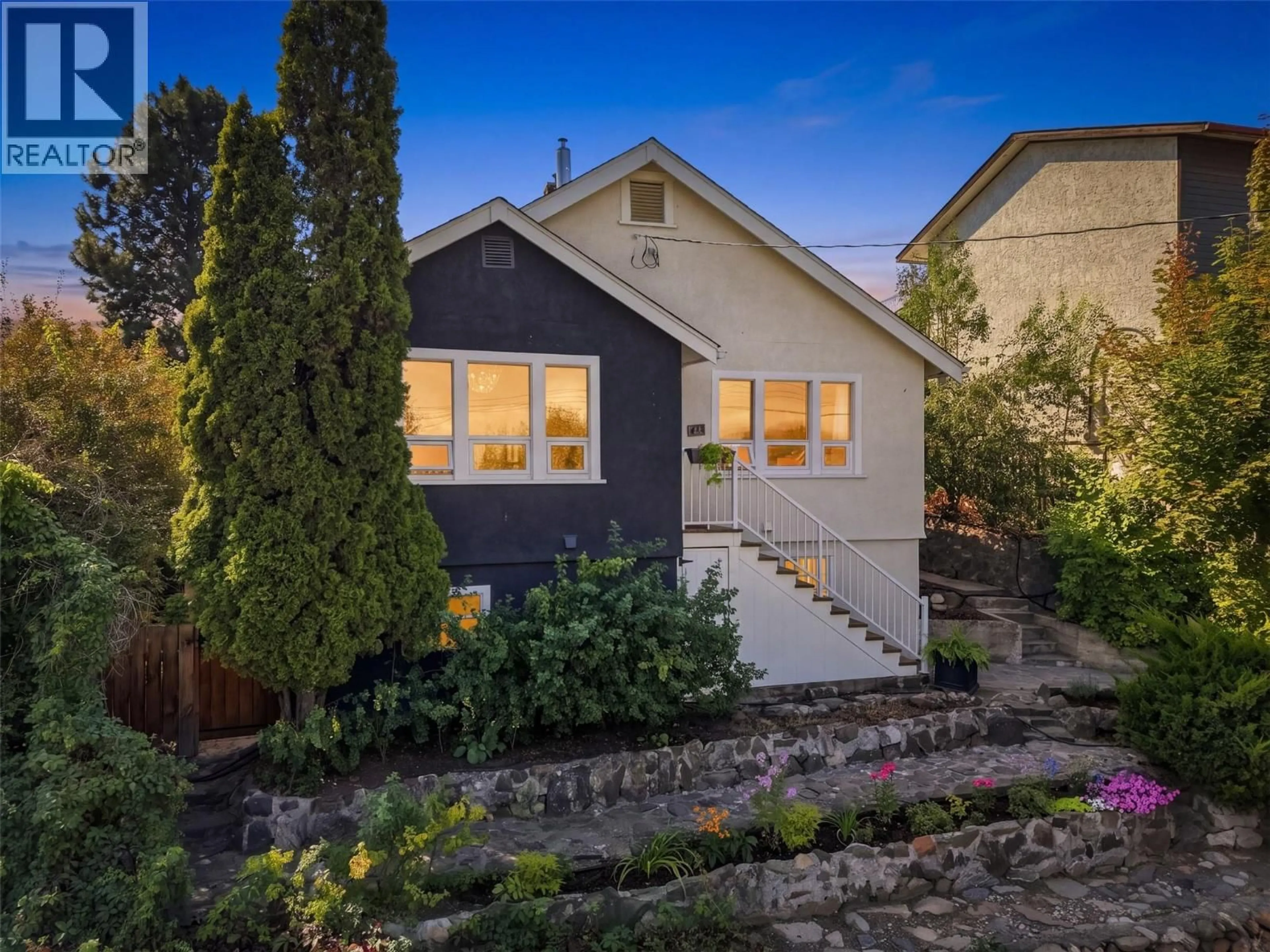 Home with vinyl exterior material, street for 675 DOMINION STREET, Kamloops British Columbia V2C2X6