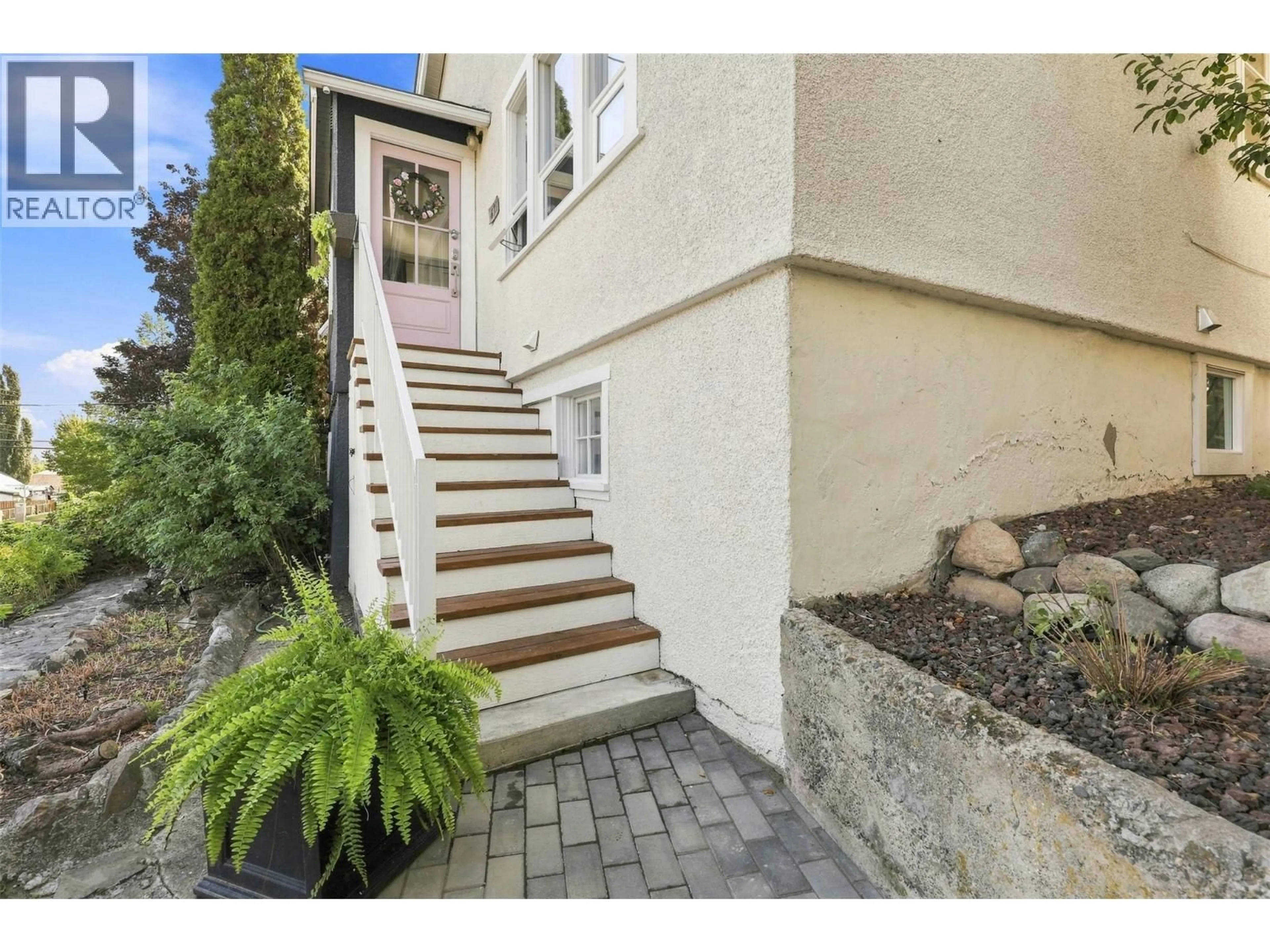 Stairs for 675 DOMINION STREET, Kamloops British Columbia V2C2X6