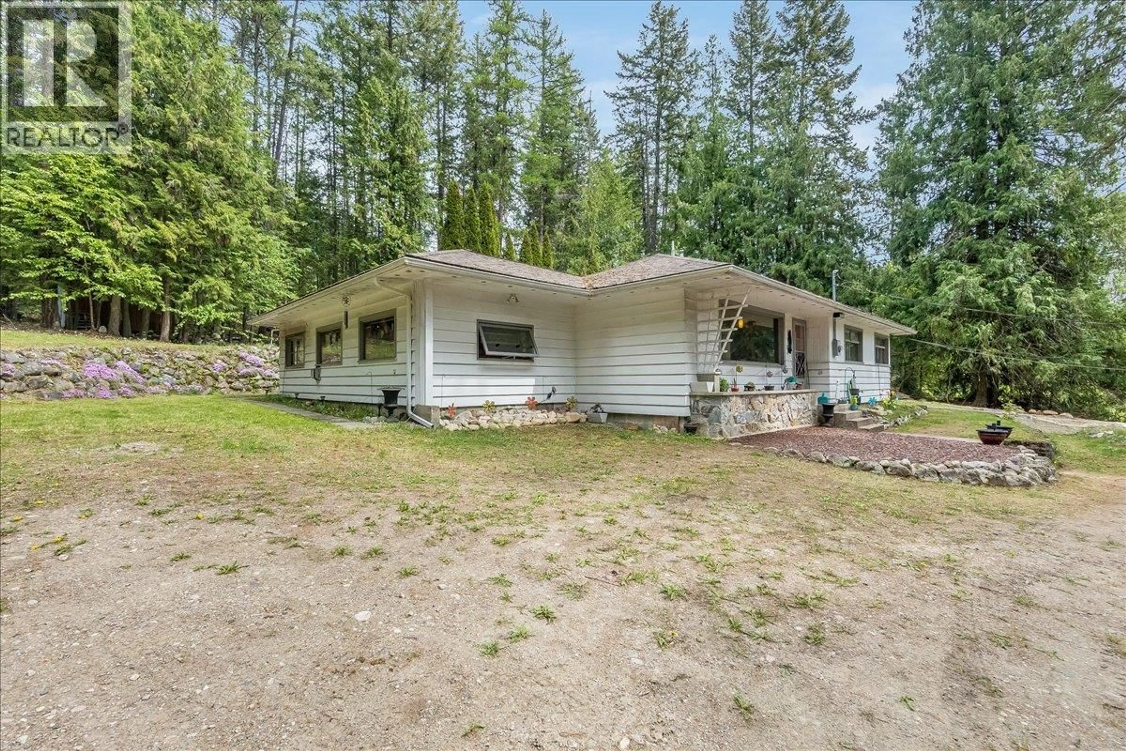 A pic from outside/outdoor area/front of a property/back of a property/a pic from drone, unknown for 3905 3A HIGHWAY, Nelson British Columbia V1L6M8