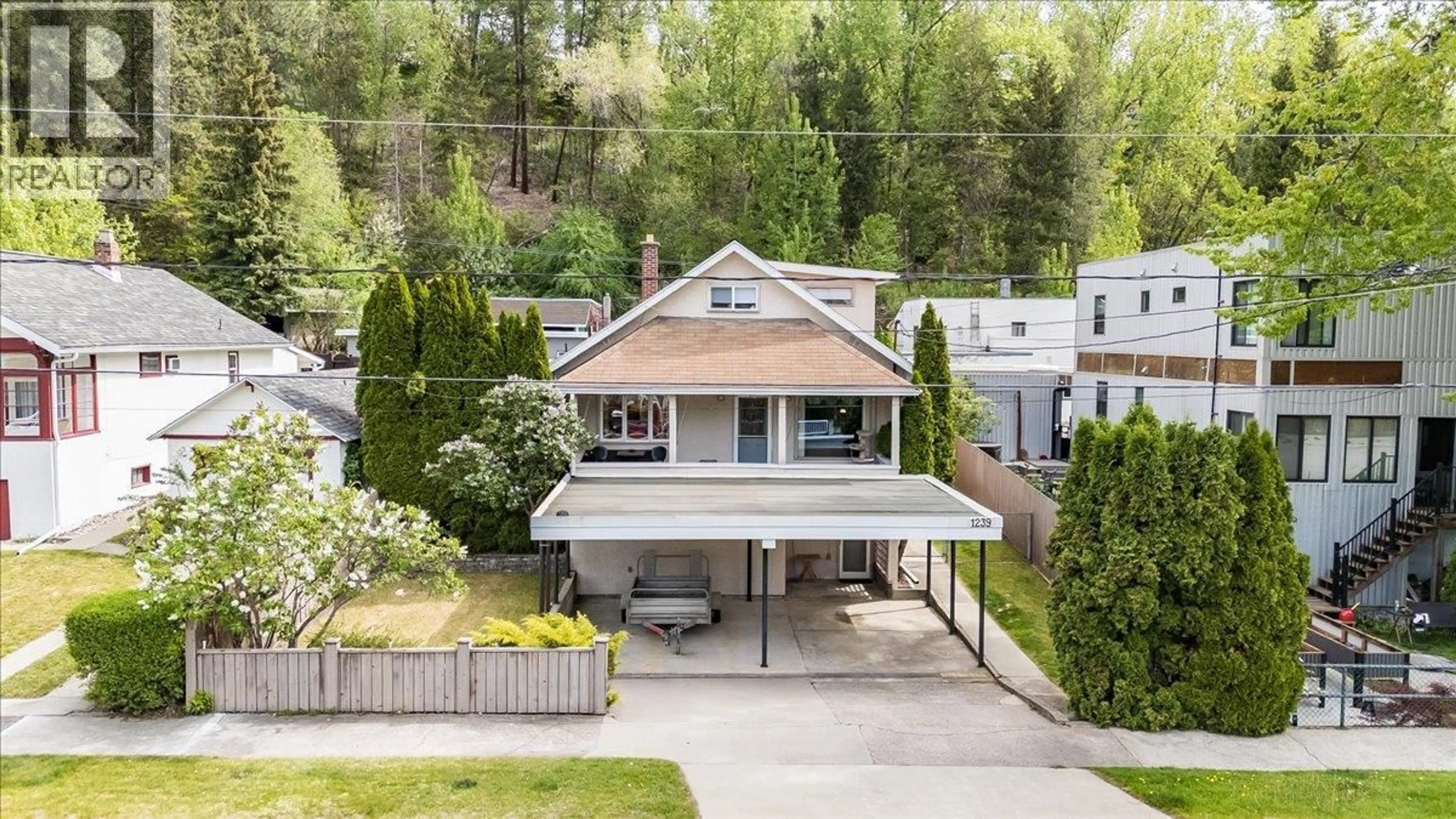 A pic from outside/outdoor area/front of a property/back of a property/a pic from drone, street for 1239 THIRD AVENUE, Trail British Columbia V1R1P1