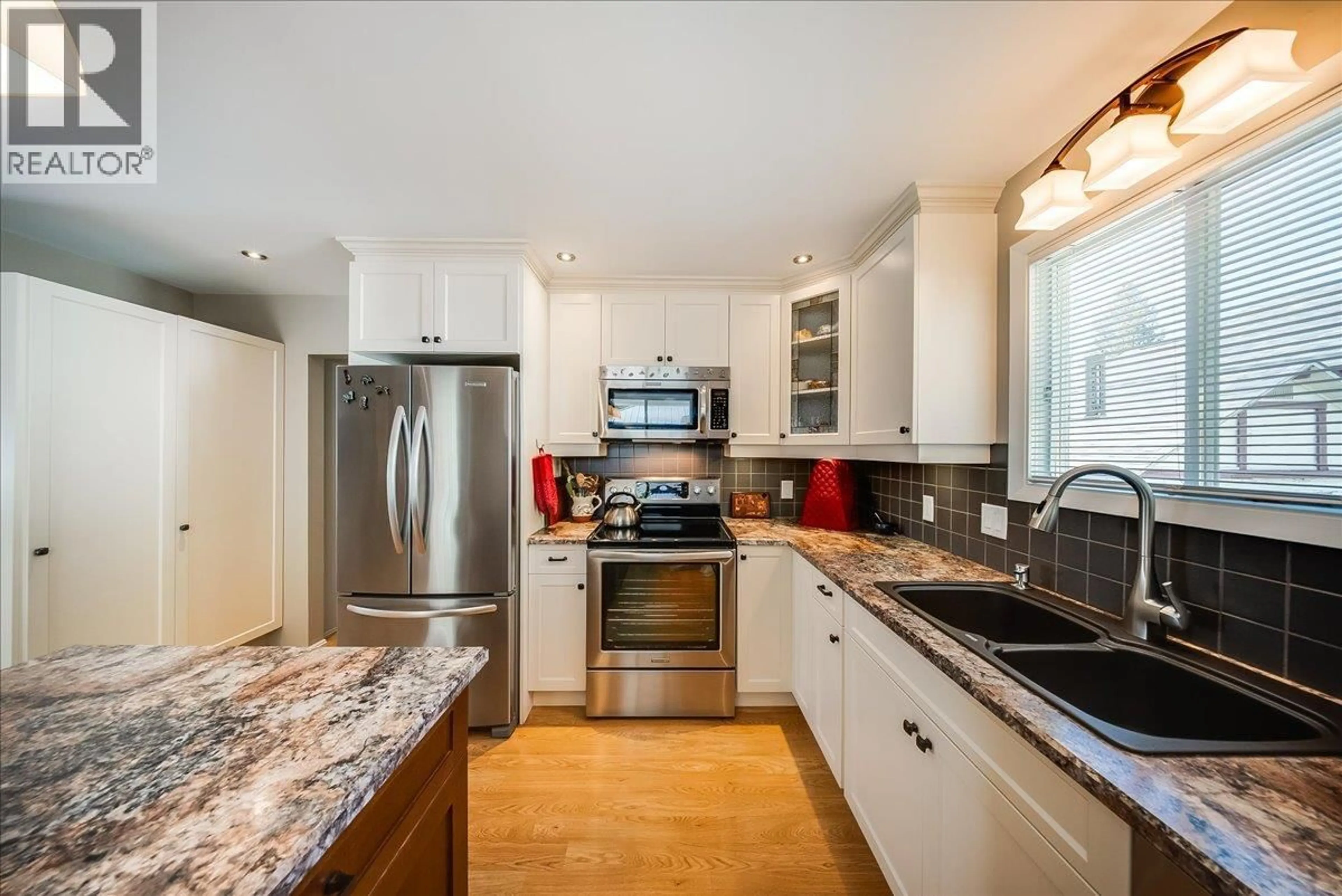 Standard kitchen, ceramic/tile floor for 1239 THIRD AVENUE, Trail British Columbia V1R1P1