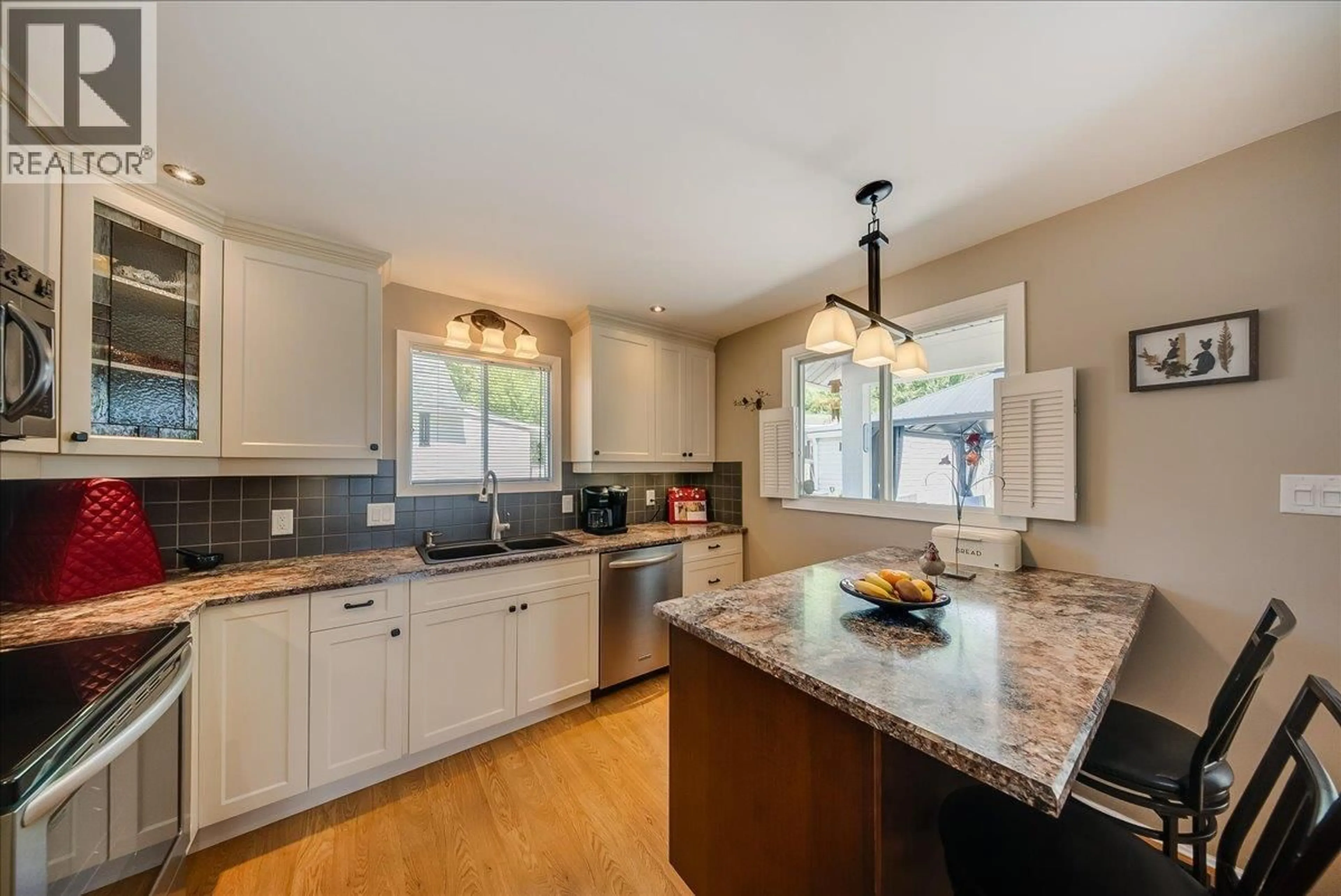 Open concept kitchen, unknown for 1239 THIRD AVENUE, Trail British Columbia V1R1P1