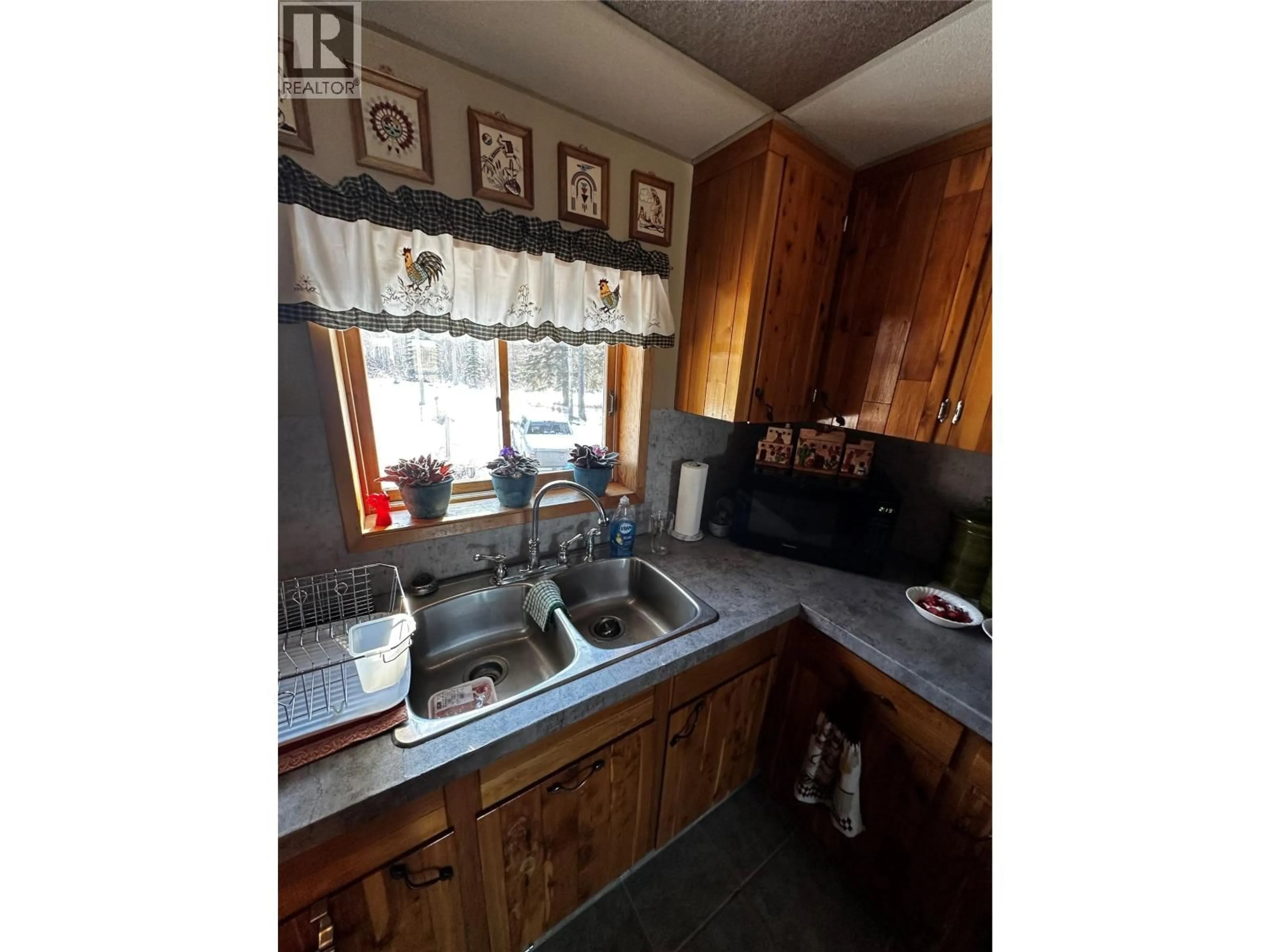 Standard kitchen, unknown for 2959 SAWCHUK ROAD, Chetwynd British Columbia V0C1J0