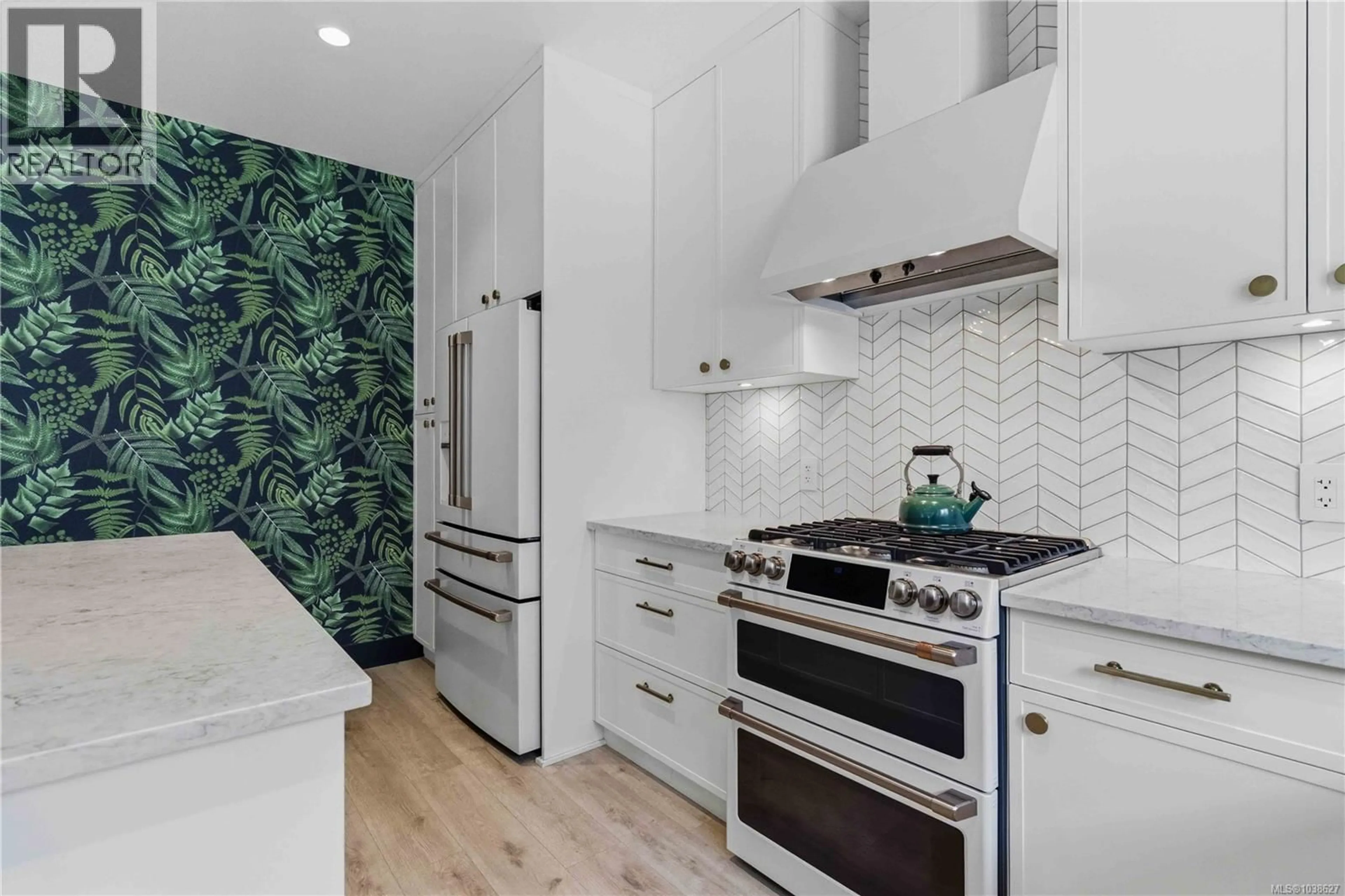 Contemporary kitchen, unknown for 3567 GRENADIER ROAD, Langford British Columbia V9C0N5