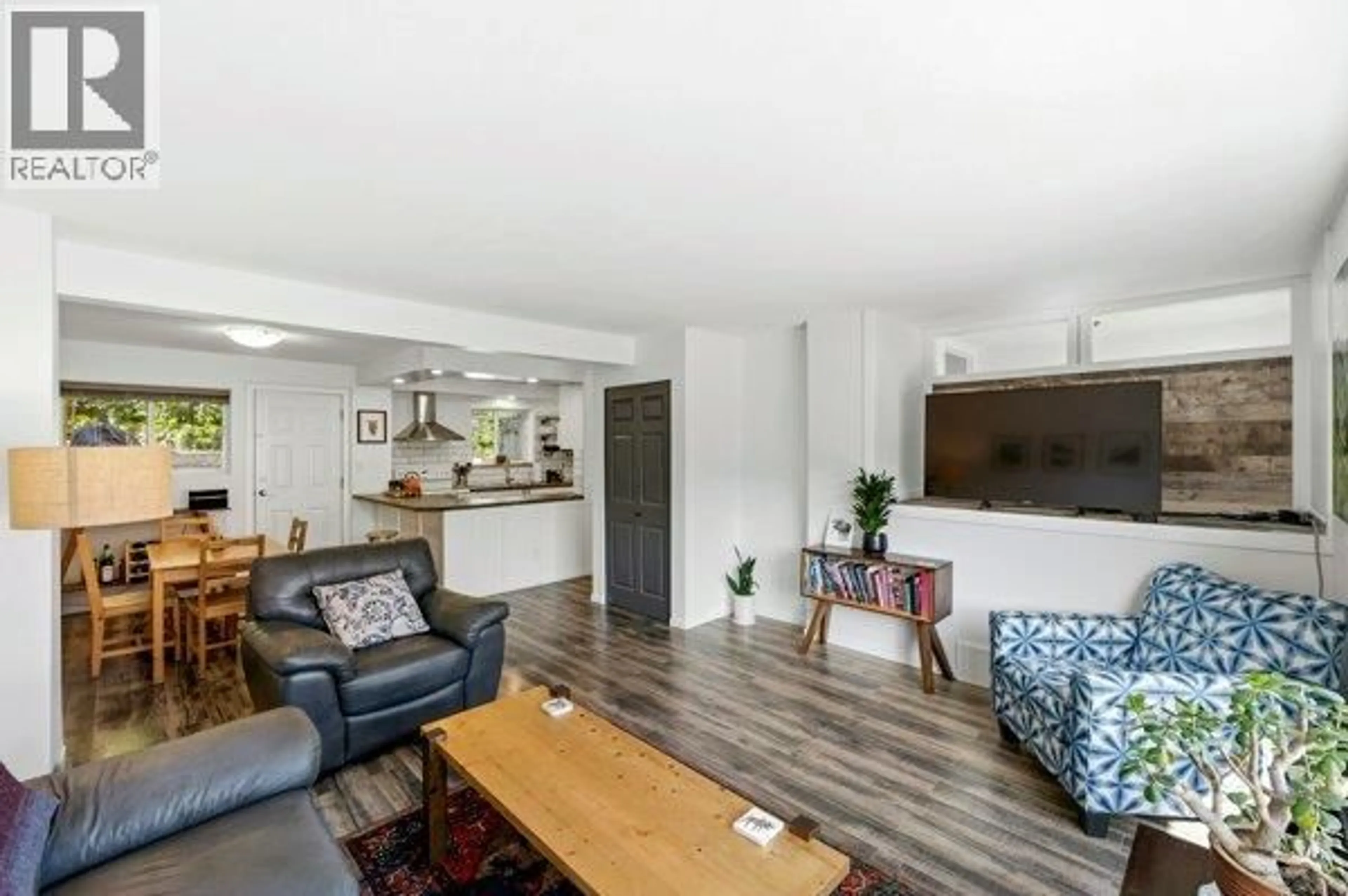 Living room with furniture, wood/laminate floor for 189 - 1458 PENTICTON AVENUE, Penticton British Columbia V2A8L3