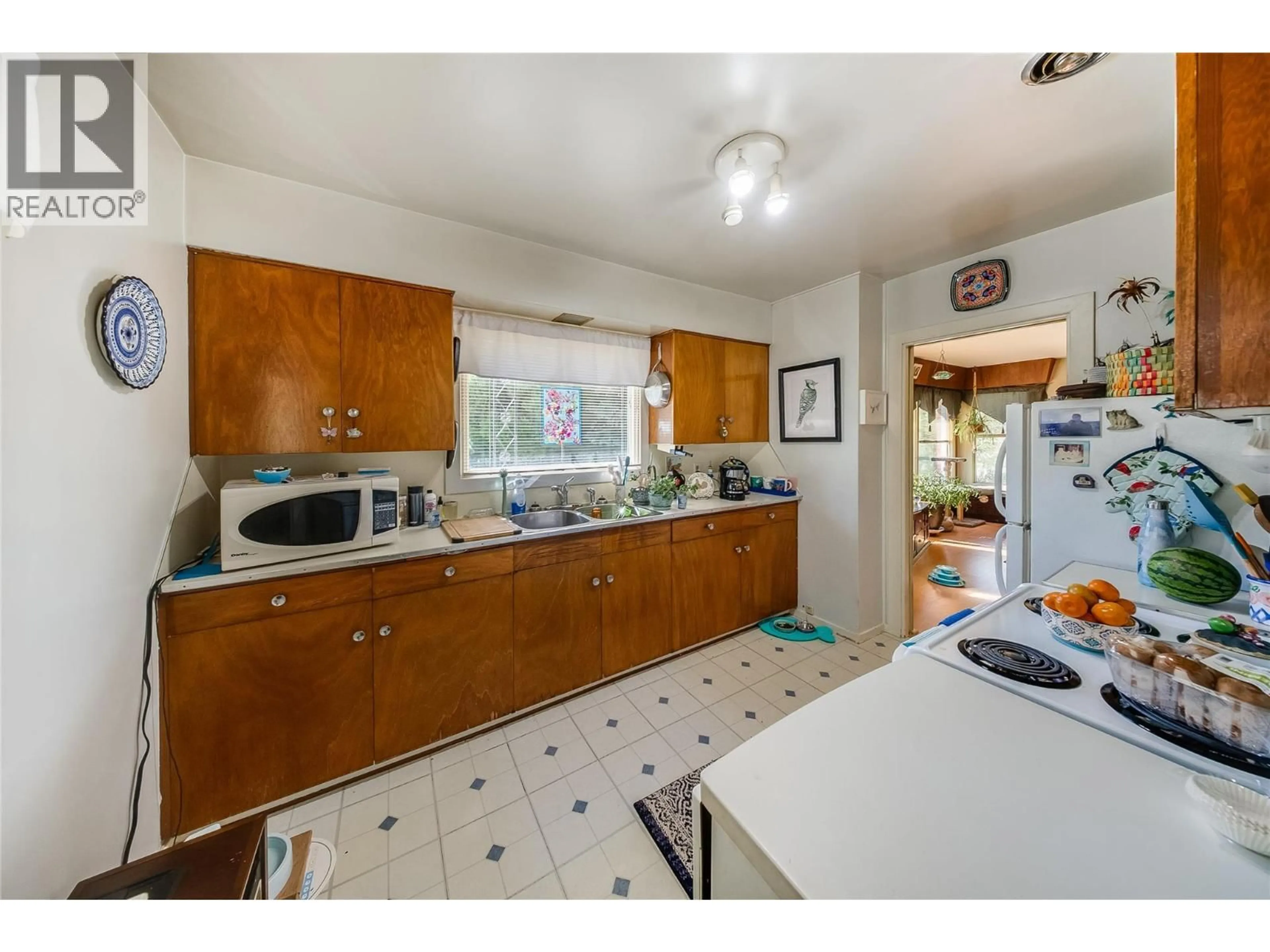 Standard kitchen, unknown for 321 12TH AVENUE, Genelle British Columbia V0G1G0