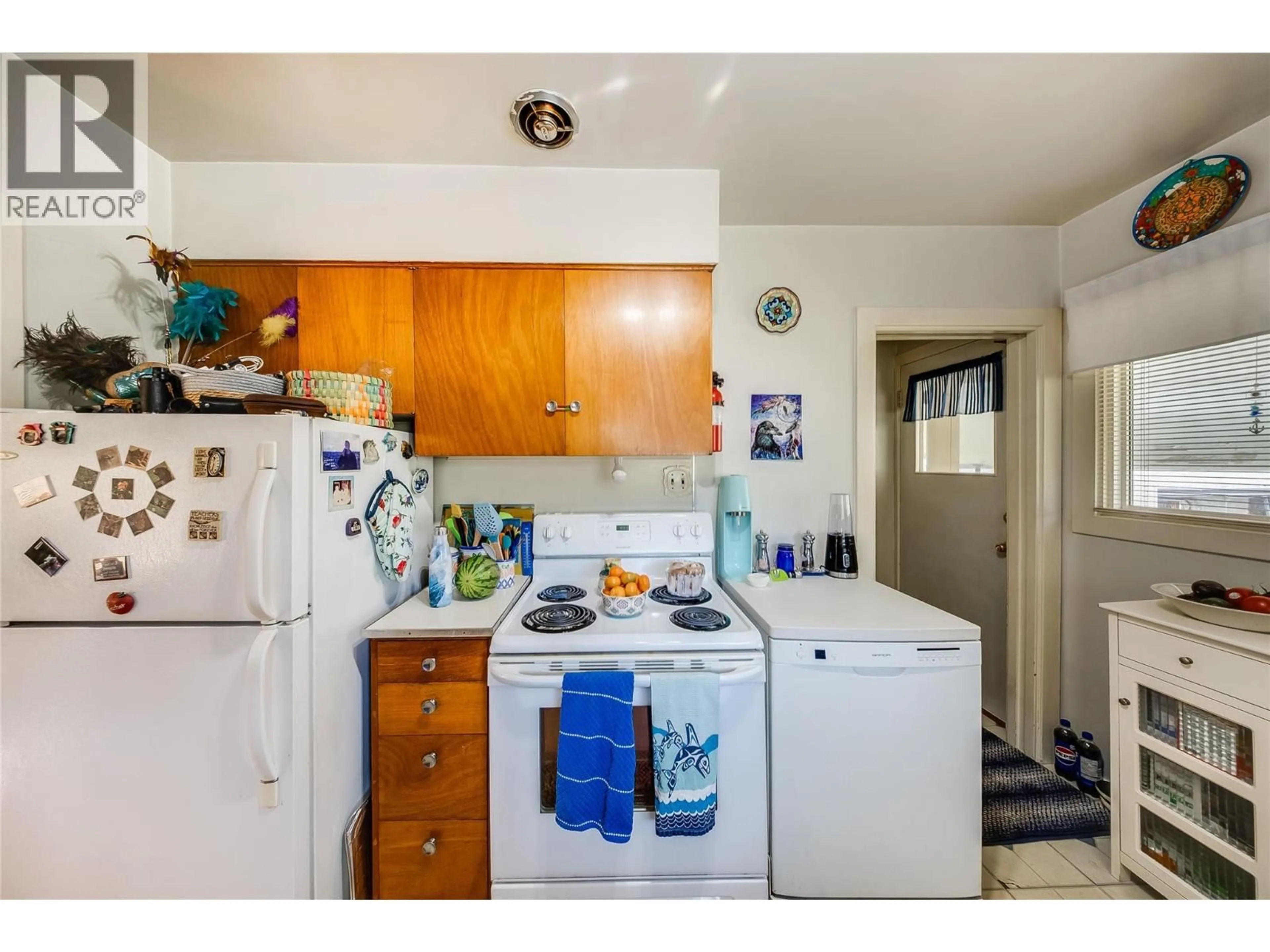 Standard kitchen, unknown for 321 12TH AVENUE, Genelle British Columbia V0G1G0