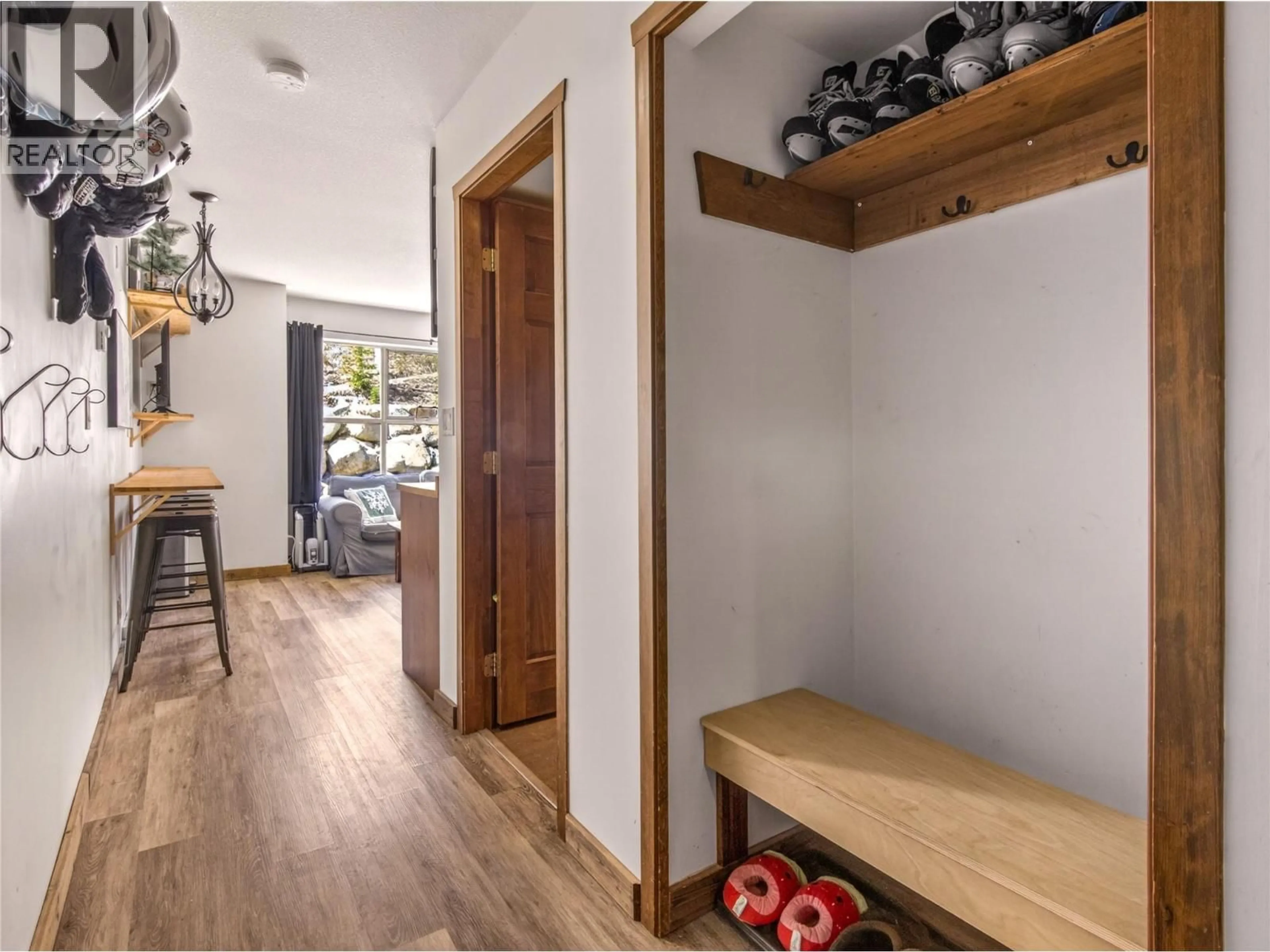 Indoor entryway for 219 - 300 STRAYHORSE ROAD, Apex Mountain British Columbia V0X1N6