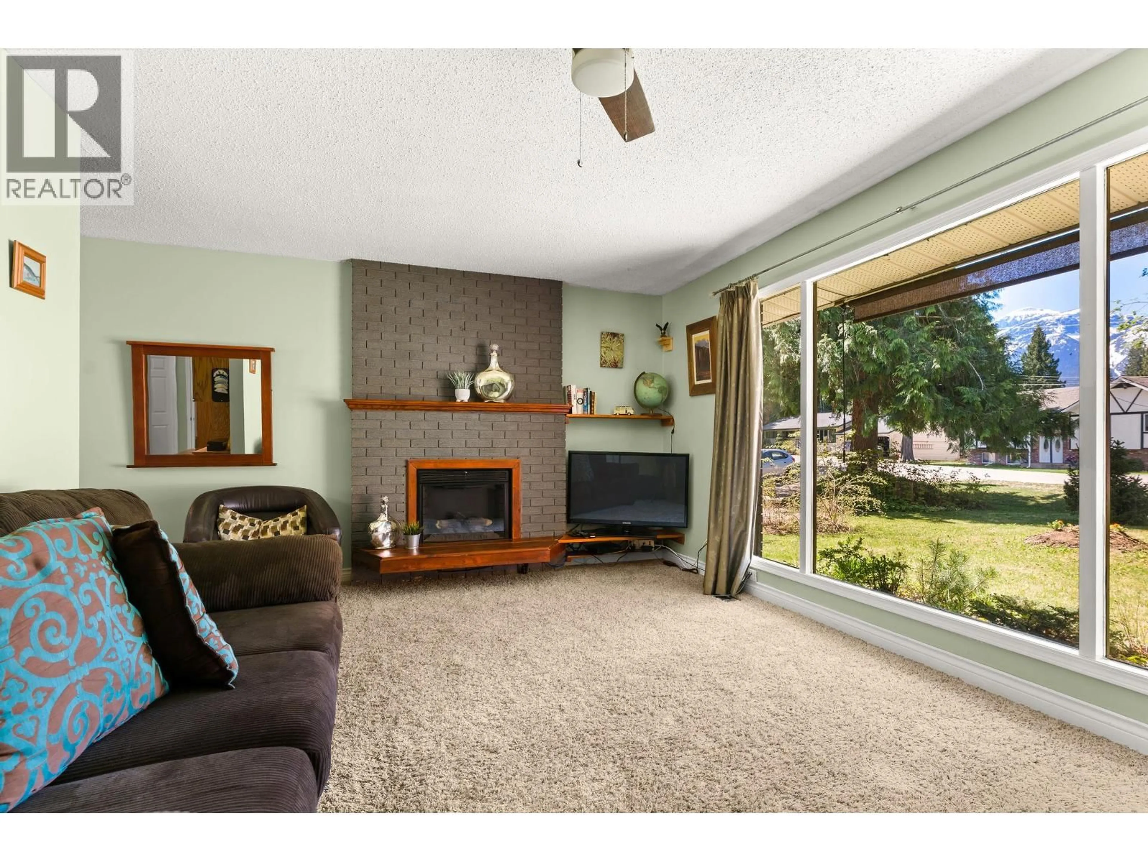 Living room with furniture, unknown for 1736 HAY ROAD, Revelstoke British Columbia V0E2S1