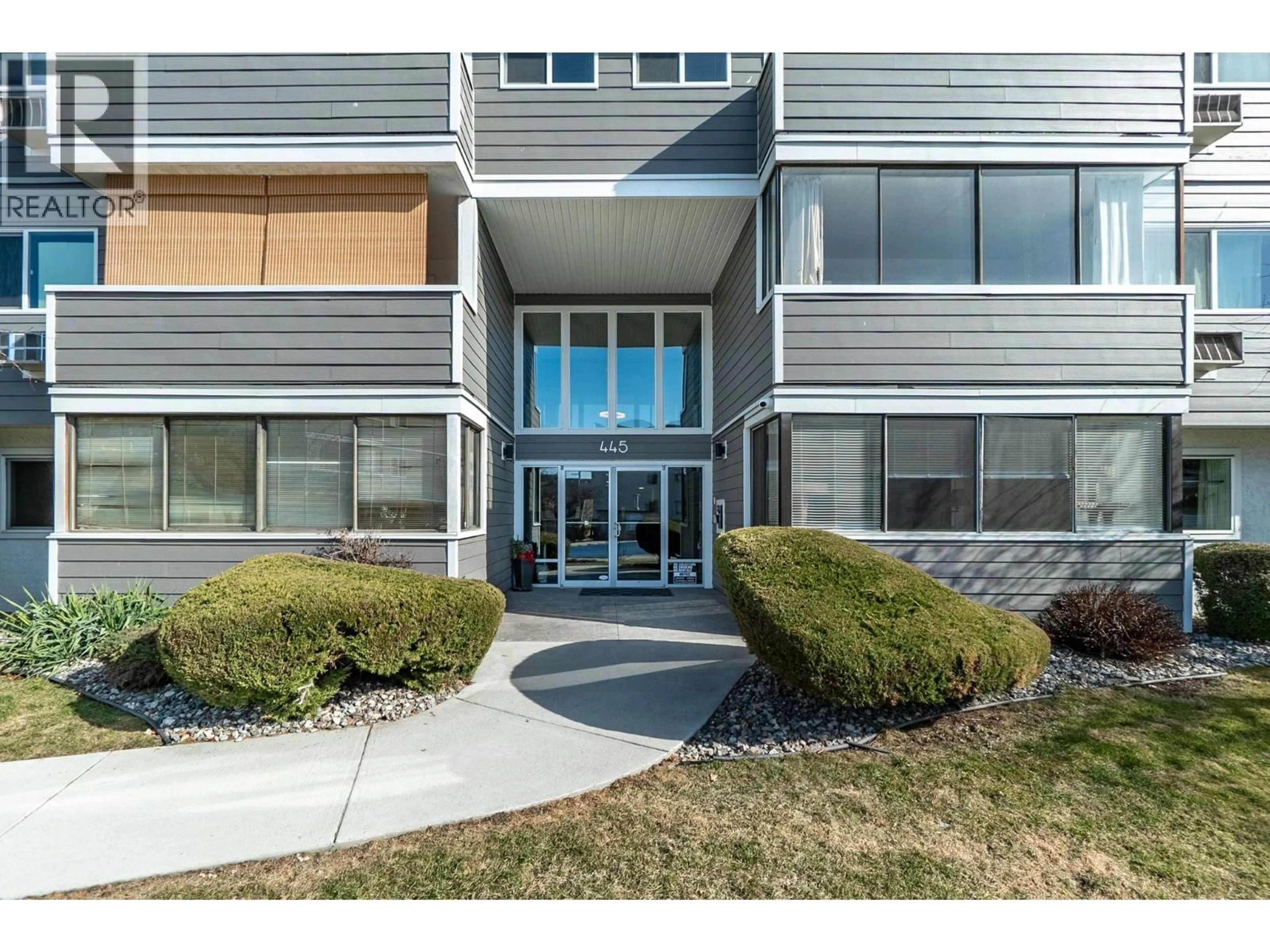 Indoor foyer for 302 - 445 ALL STAR COURT, Kelowna British Columbia V1X5N7