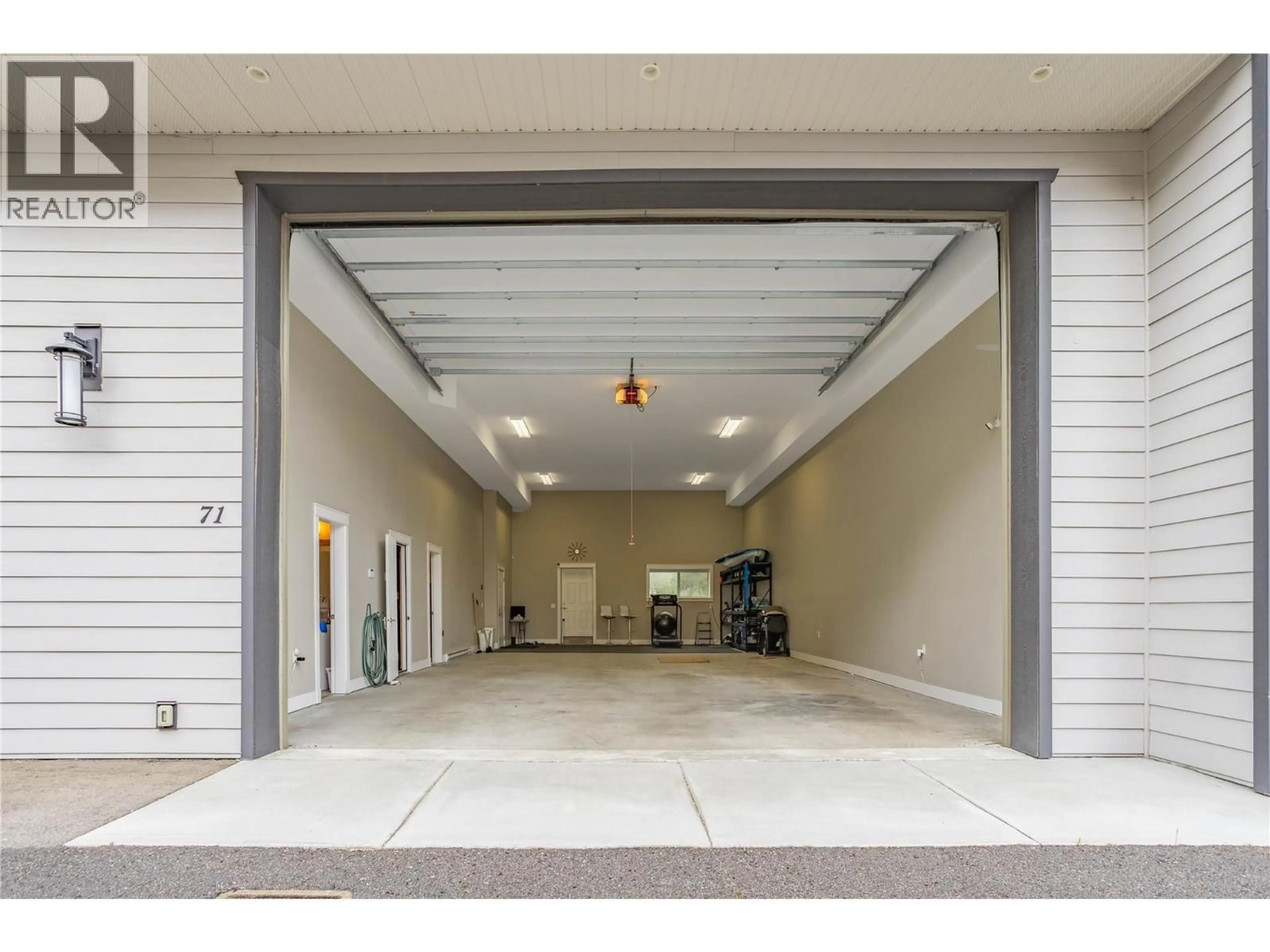 Indoor garage for 71 - 3359 COUGAR ROAD, West Kelowna British Columbia V4T3G1