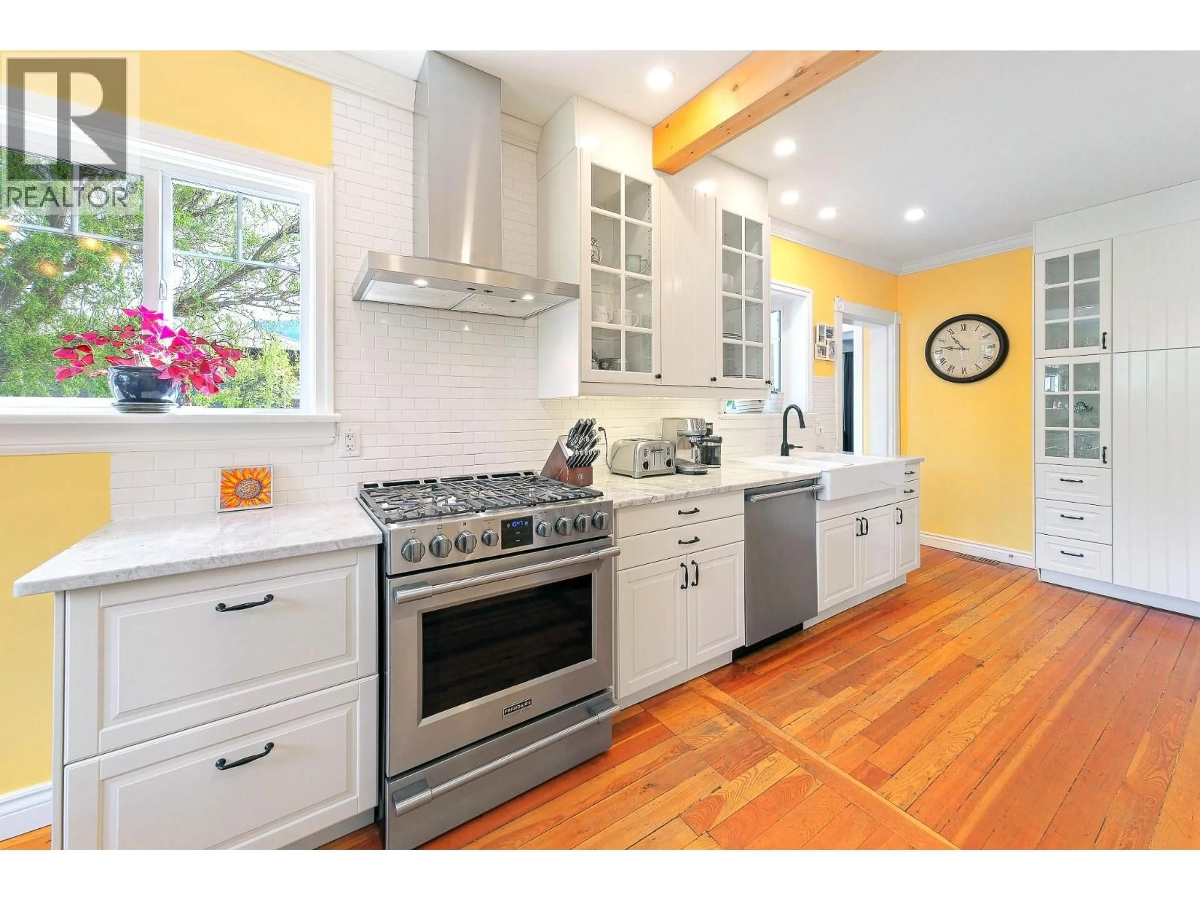 Open concept kitchen, unknown for 4215 20TH STREET, Vernon British Columbia V1T4E2