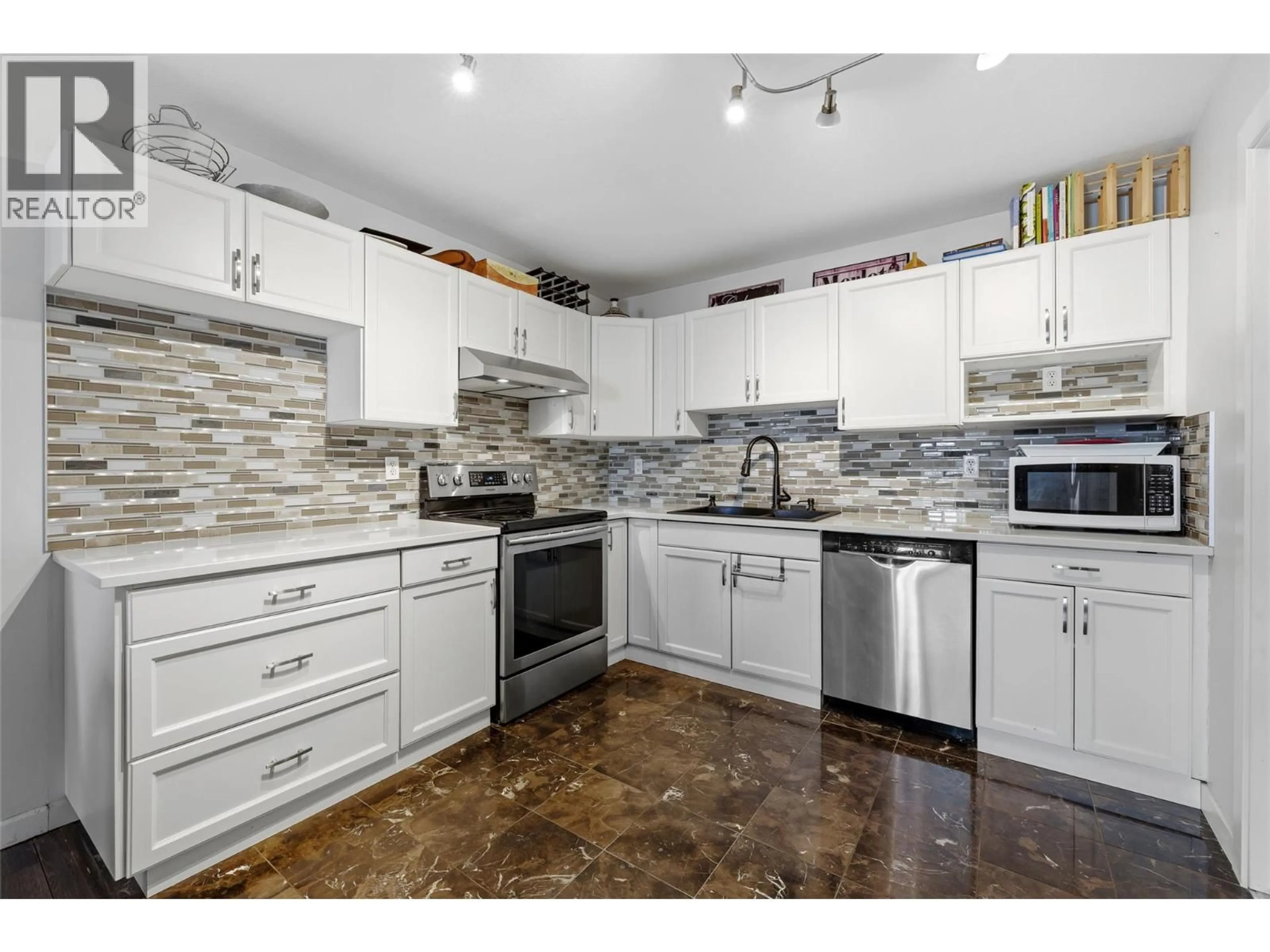 Open concept kitchen, ceramic/tile floor for 405 - 3155 DE MONTREUIL COURT, Kelowna British Columbia V1W3W1