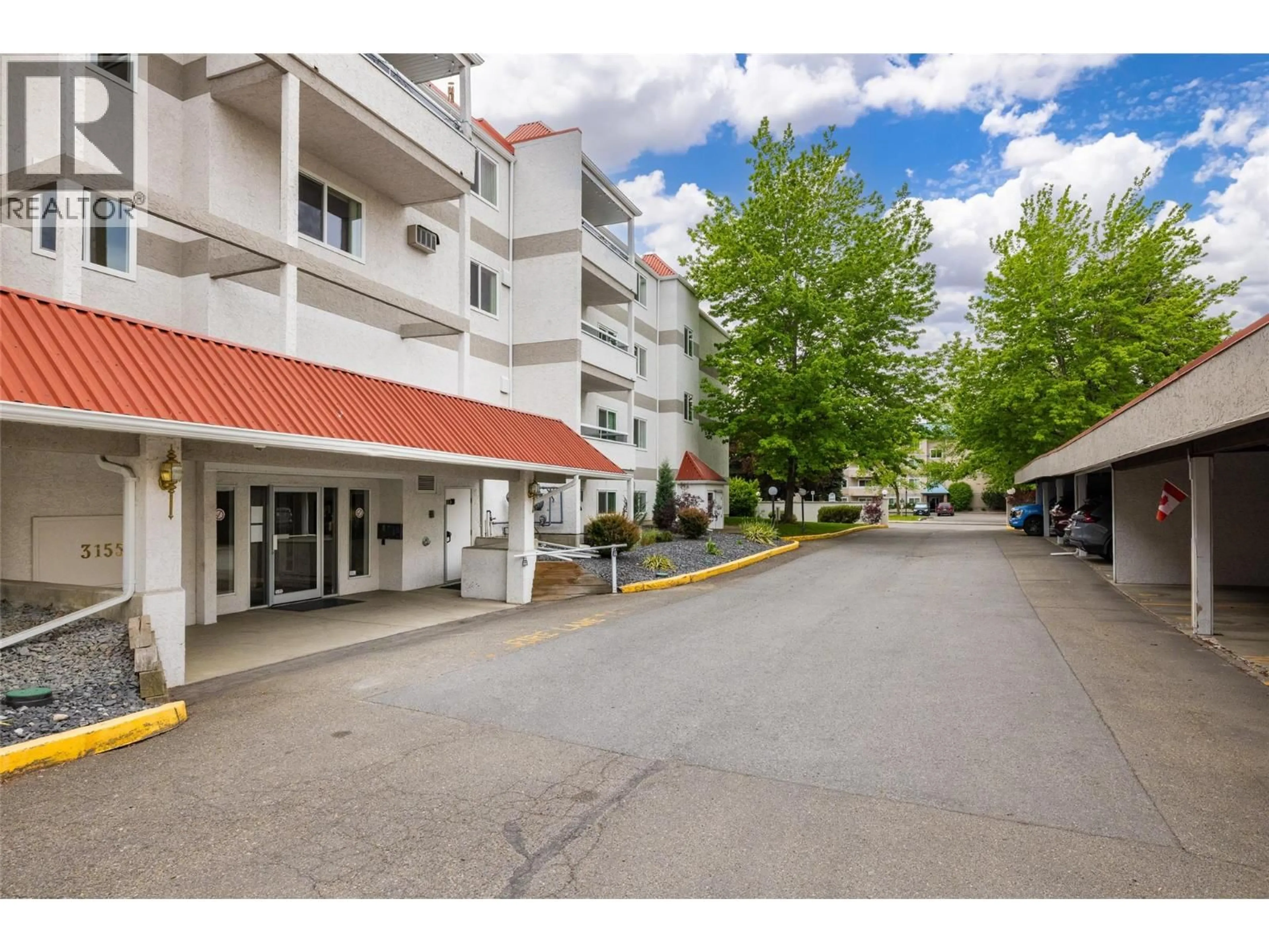 Patio, street for 405 - 3155 DE MONTREUIL COURT, Kelowna British Columbia V1W3W1