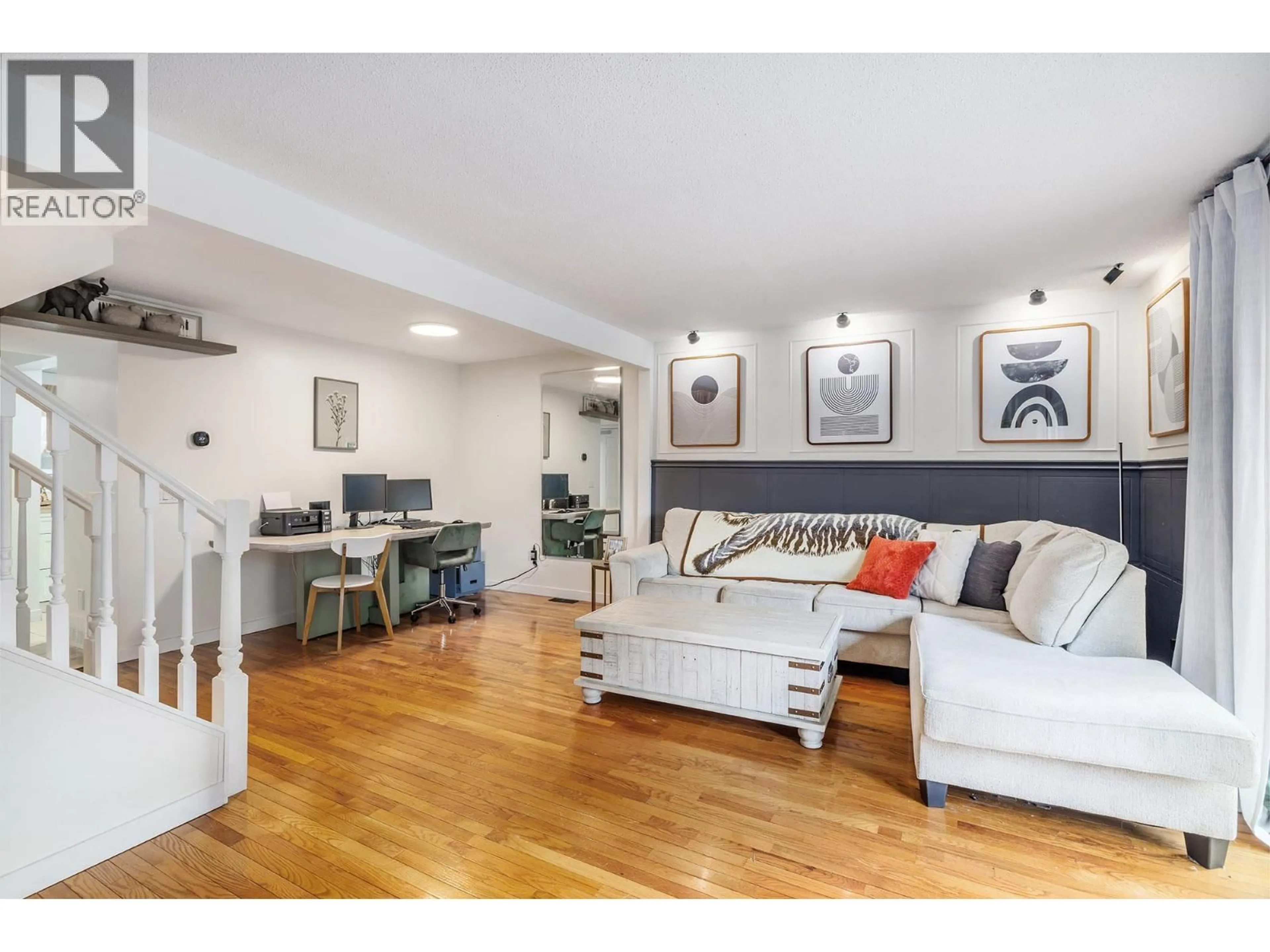 Living room with furniture, wood/laminate floor for 132 - 1050 SPRINGFIELD ROAD, Kelowna British Columbia V1Y8J7