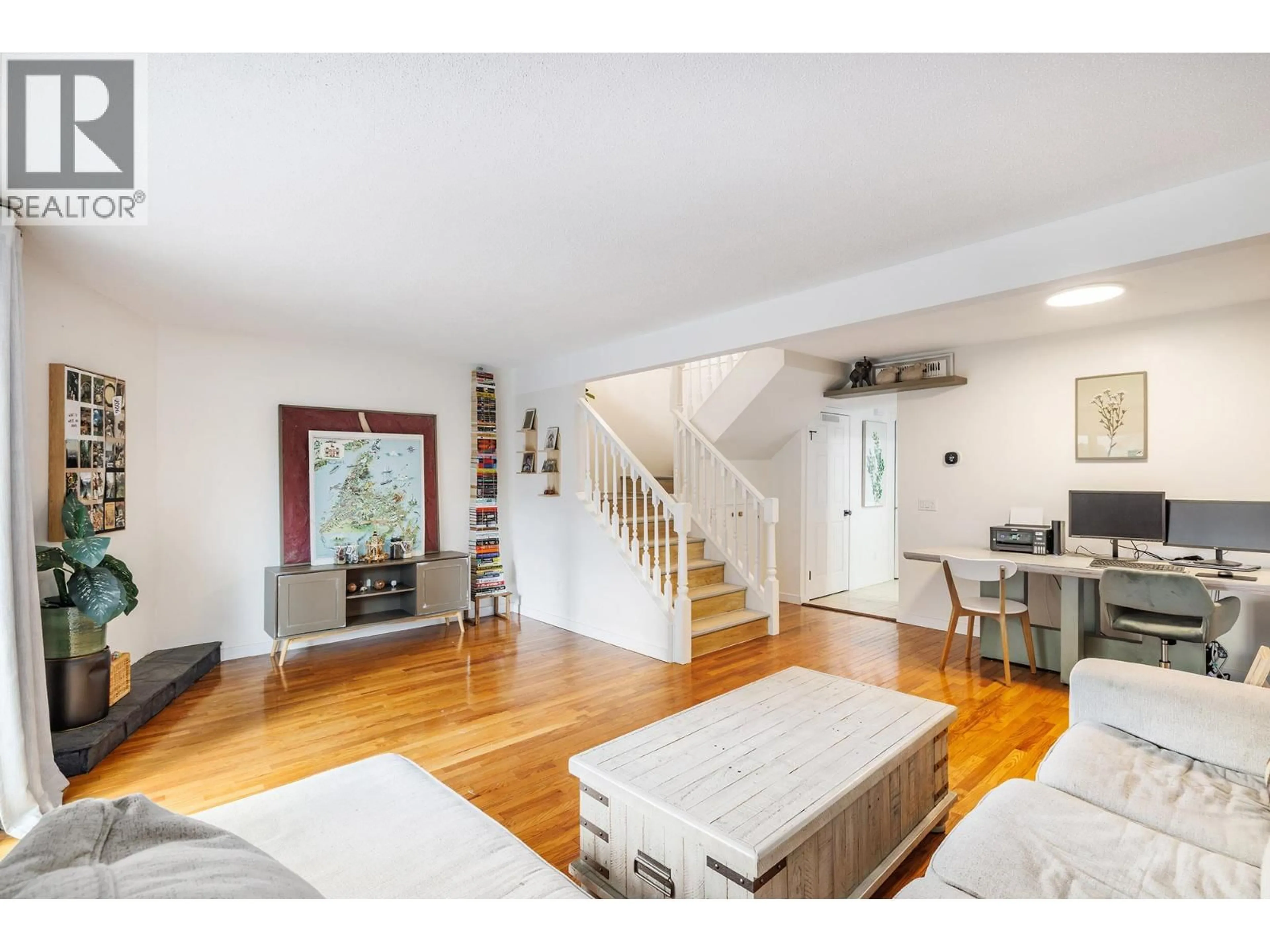 Living room with furniture, unknown for 132 - 1050 SPRINGFIELD ROAD, Kelowna British Columbia V1Y8J7