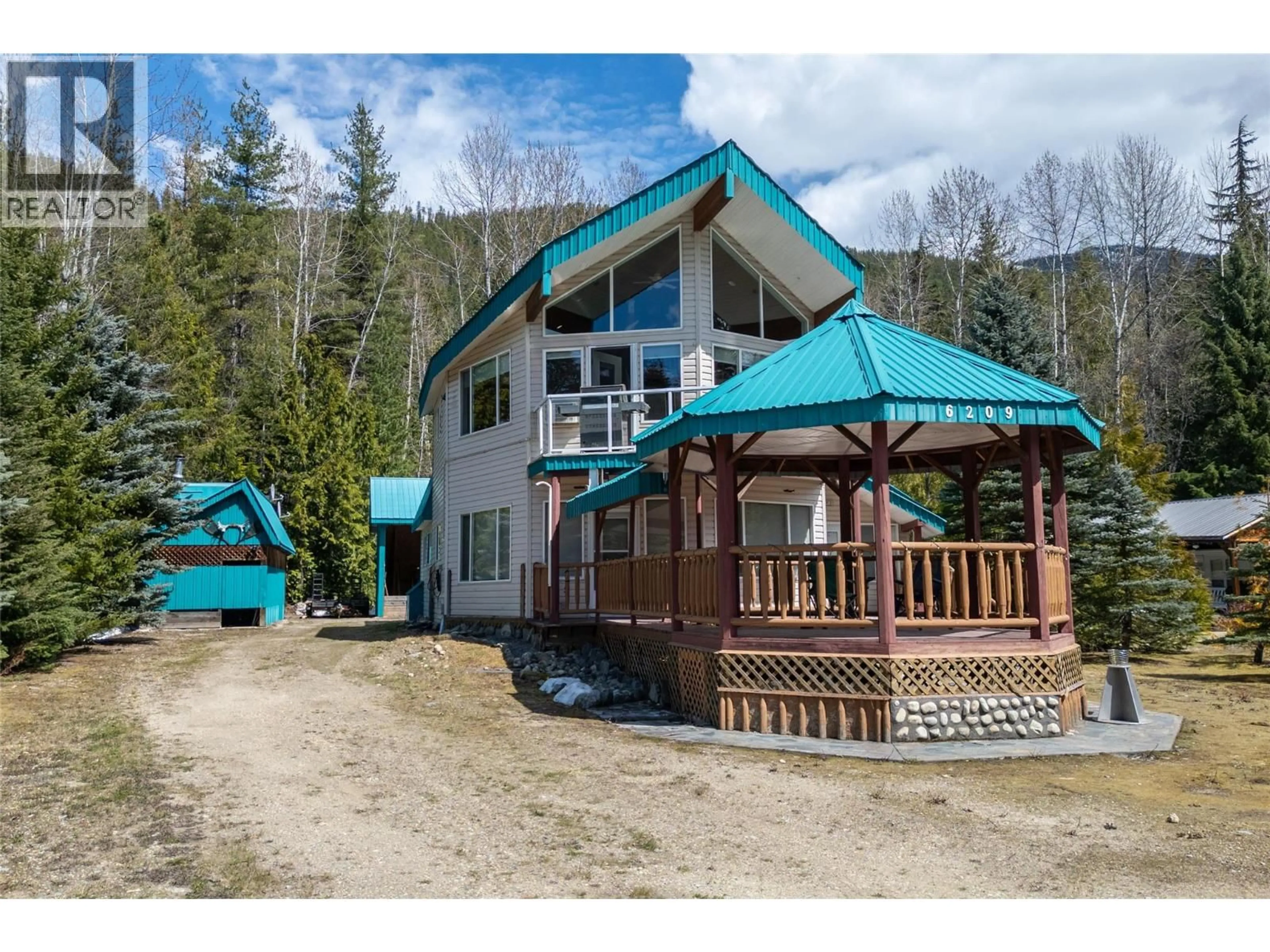 A pic from outside/outdoor area/front of a property/back of a property/a pic from drone, mountain view for SAWCZUK ROAD, Trout Lake British Columbia V0G1R2