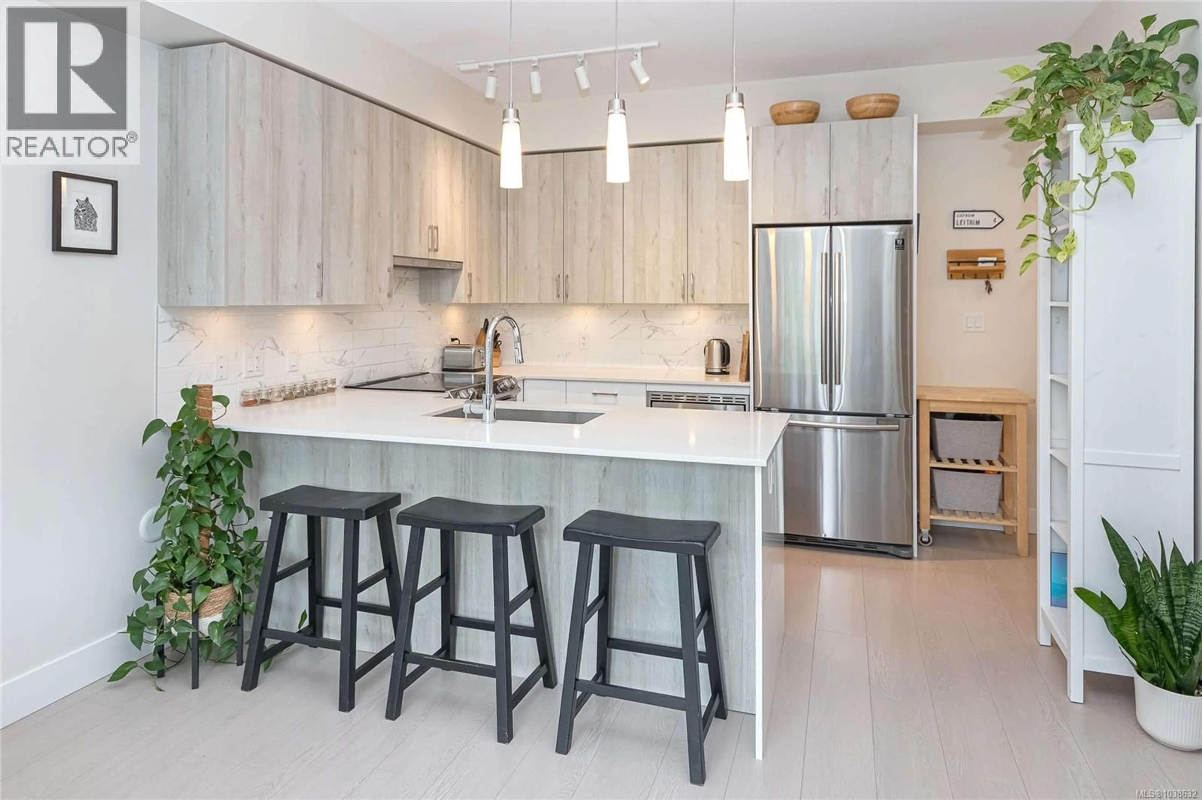 Contemporary kitchen, unknown for 508 - 1450 GLENTANA ROAD, View Royal British Columbia V9A2P8