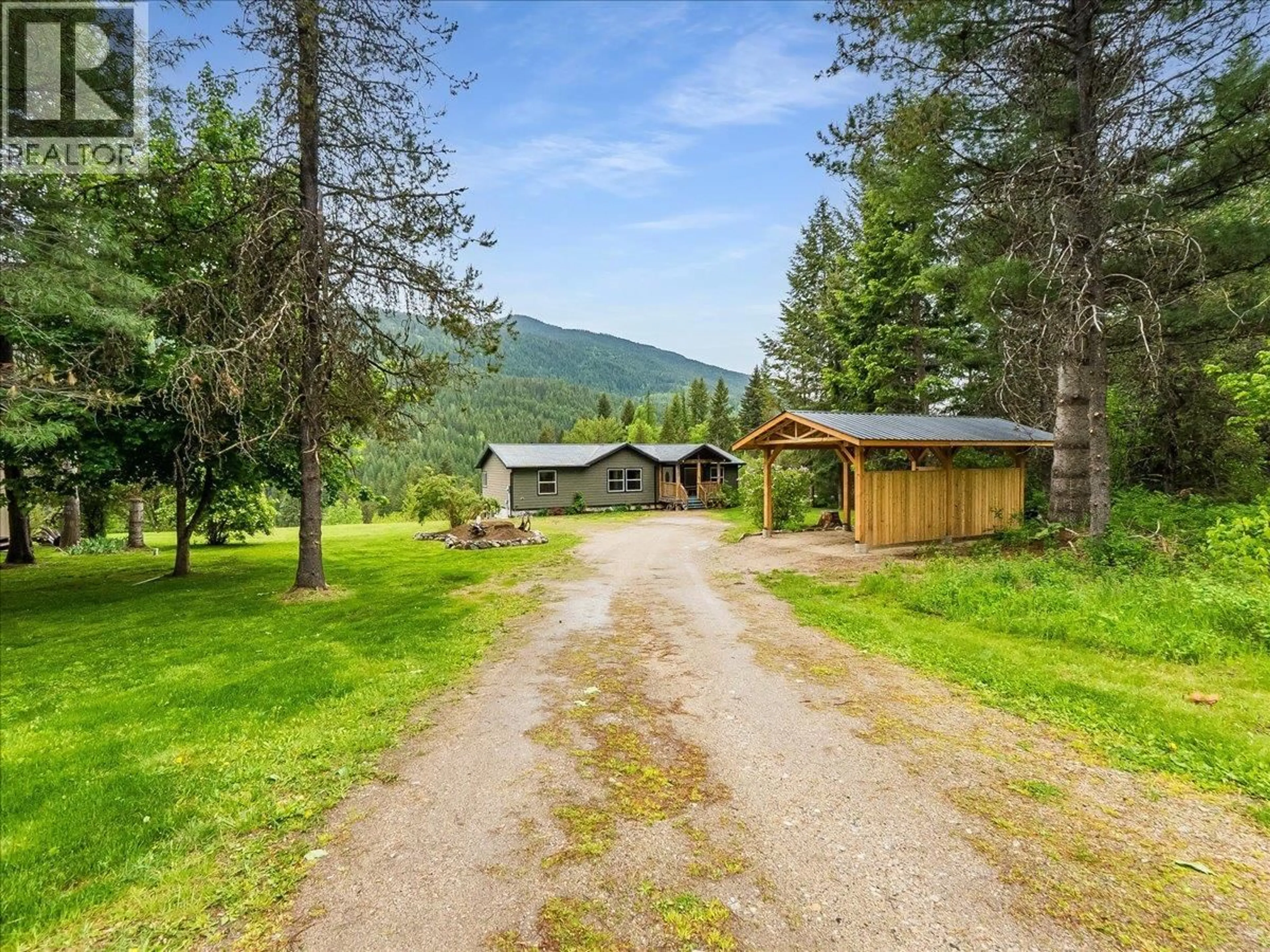 A pic from outside/outdoor area/front of a property/back of a property/a pic from drone, mountain view for 3752 KRESTOVA CEMETERY ROAD, Krestova British Columbia V0G1H2