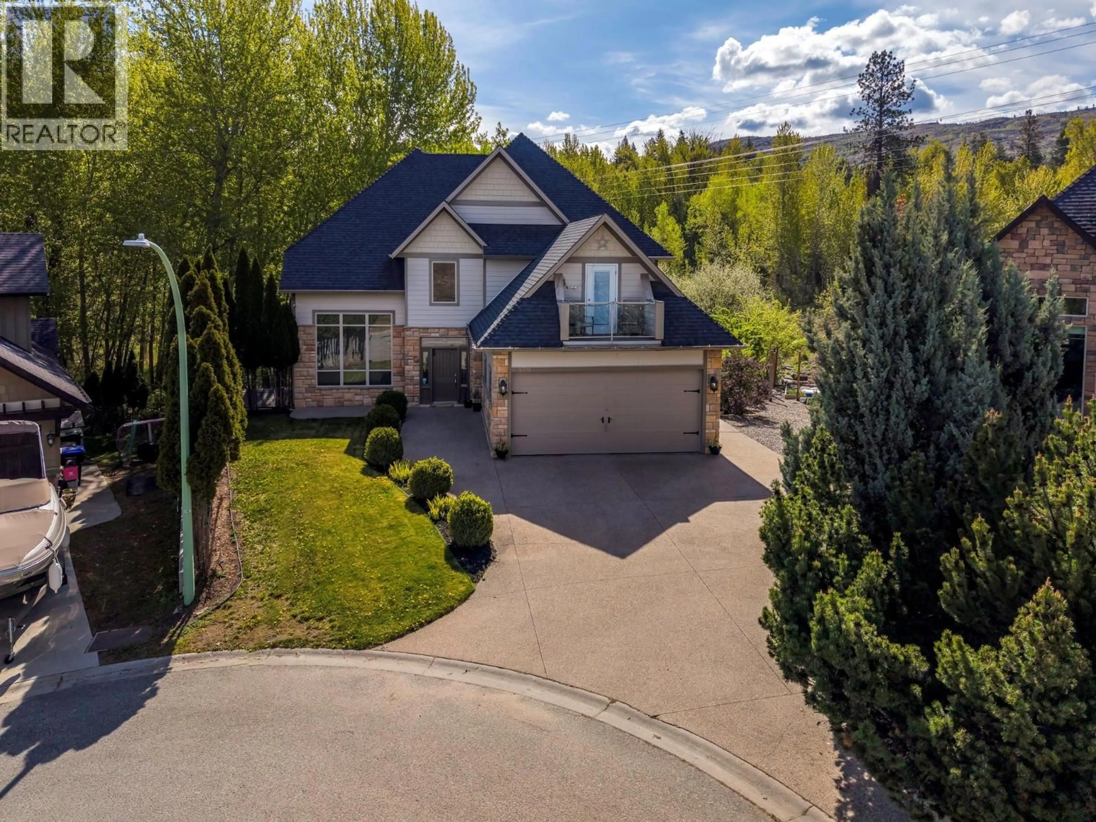 A pic from outside/outdoor area/front of a property/back of a property/a pic from drone, street for 5037 TREADGOLD COURT, Kelowna British Columbia V1W5B4