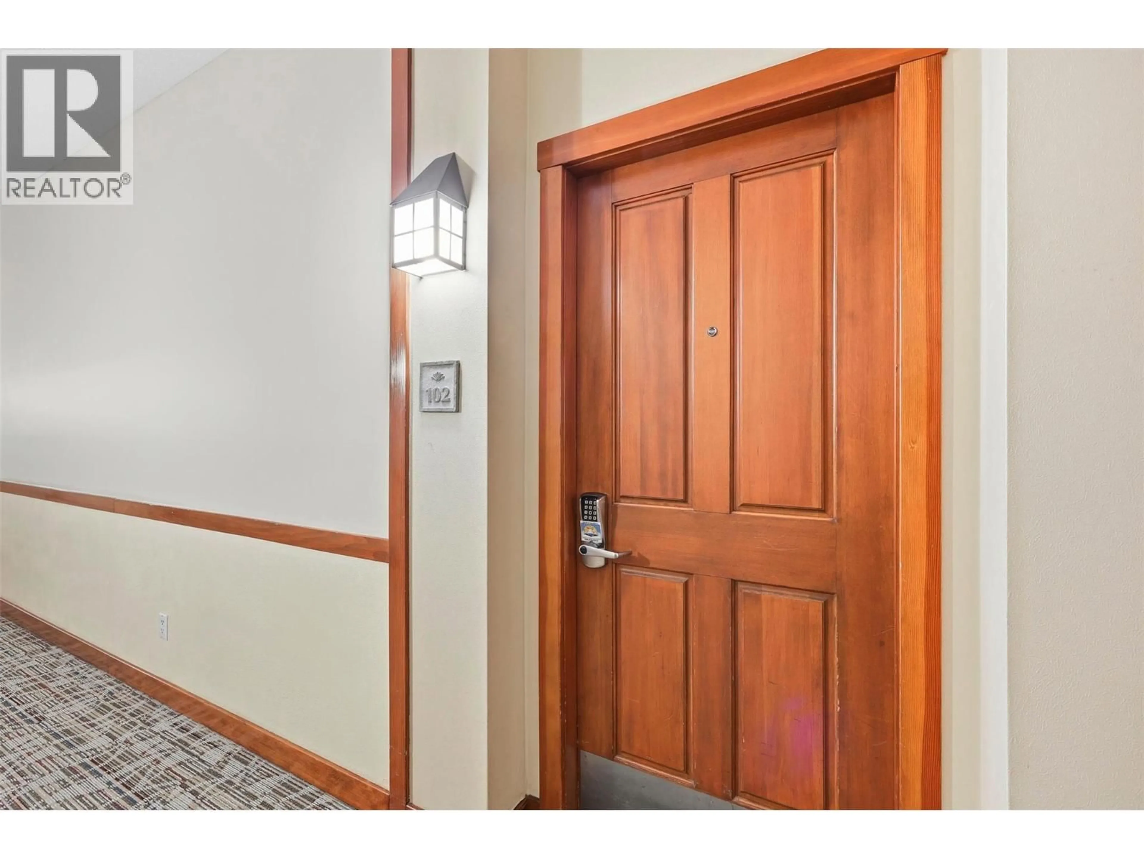 Indoor entryway for 102 - 3190 CREEKSIDE WAY, Sun Peaks British Columbia V0E5N0