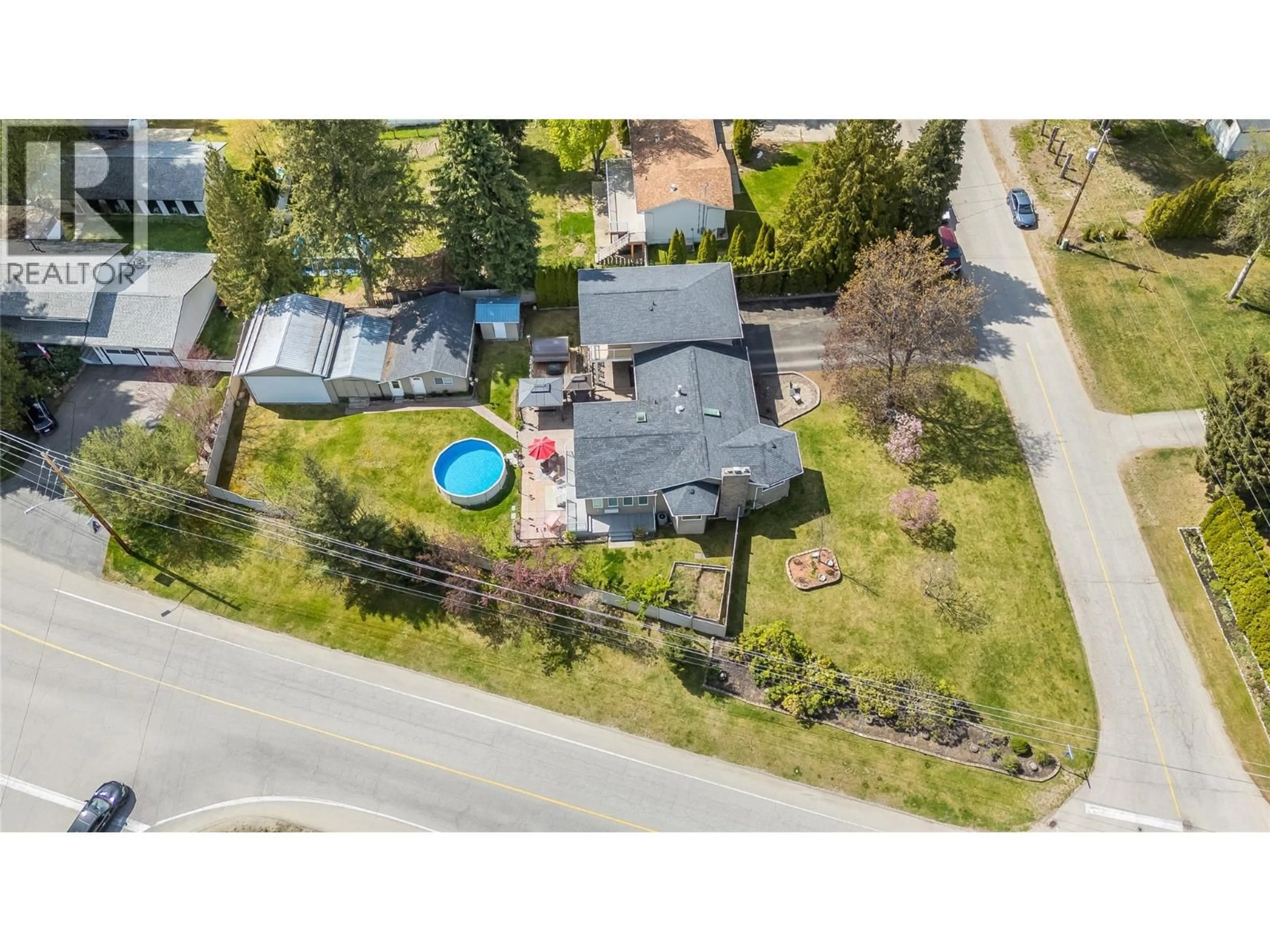 A pic from outside/outdoor area/front of a property/back of a property/a pic from drone, street for 1400 MEADOWBROOK DRIVE, Castlegar British Columbia V1N3M1