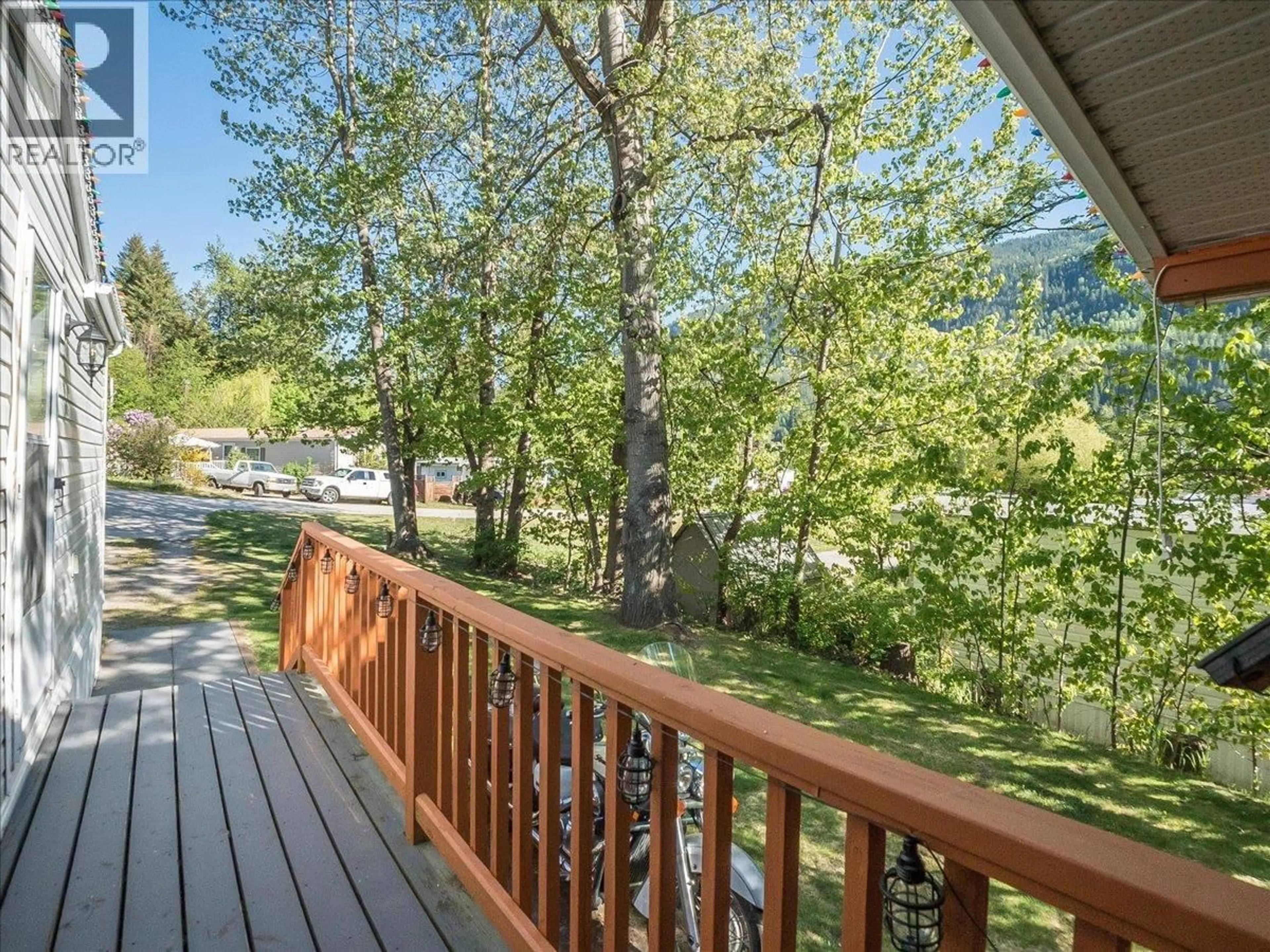 Patio, water/lake/river/ocean view for 15 - 4029 BROADWATER ROAD, Castlegar British Columbia V1N4V6