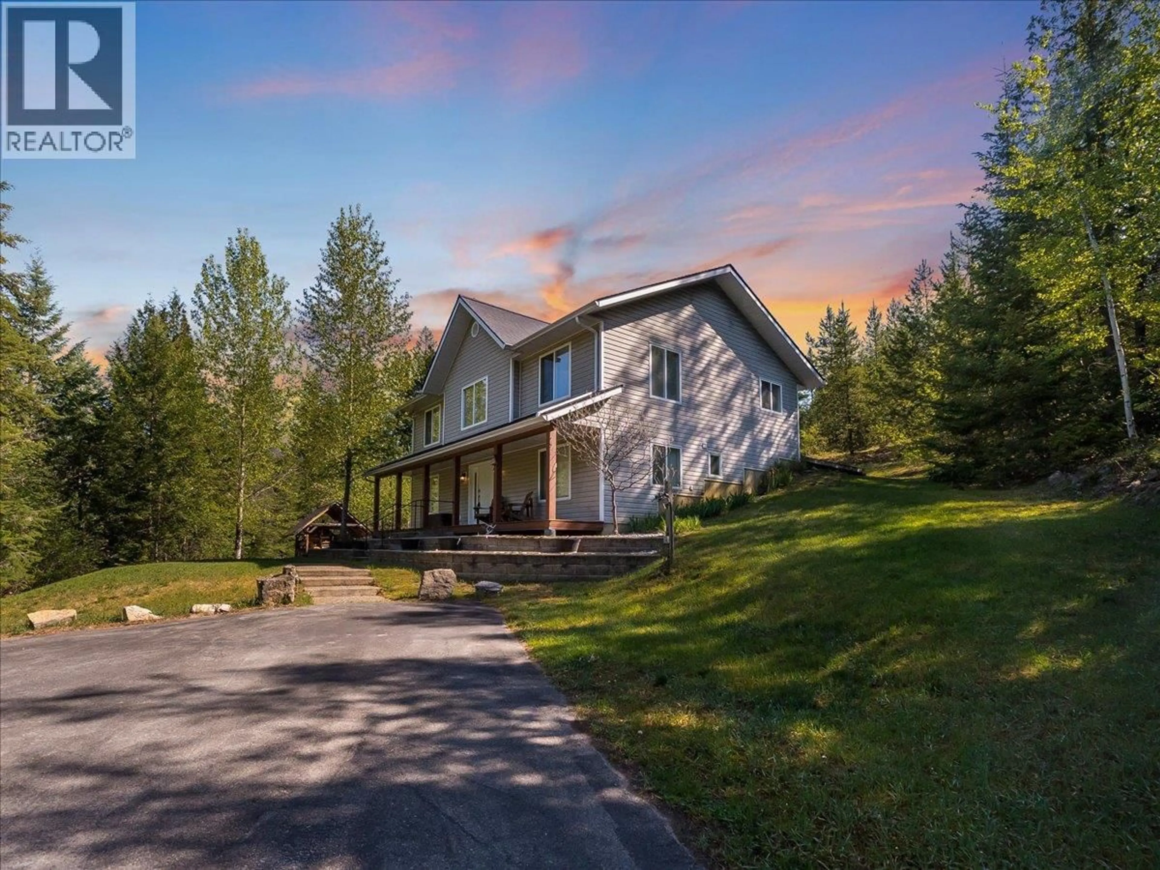 A pic from outside/outdoor area/front of a property/back of a property/a pic from drone, mountain view for 2095 PASS CREEK ROAD, Castlegar British Columbia v1n4t1