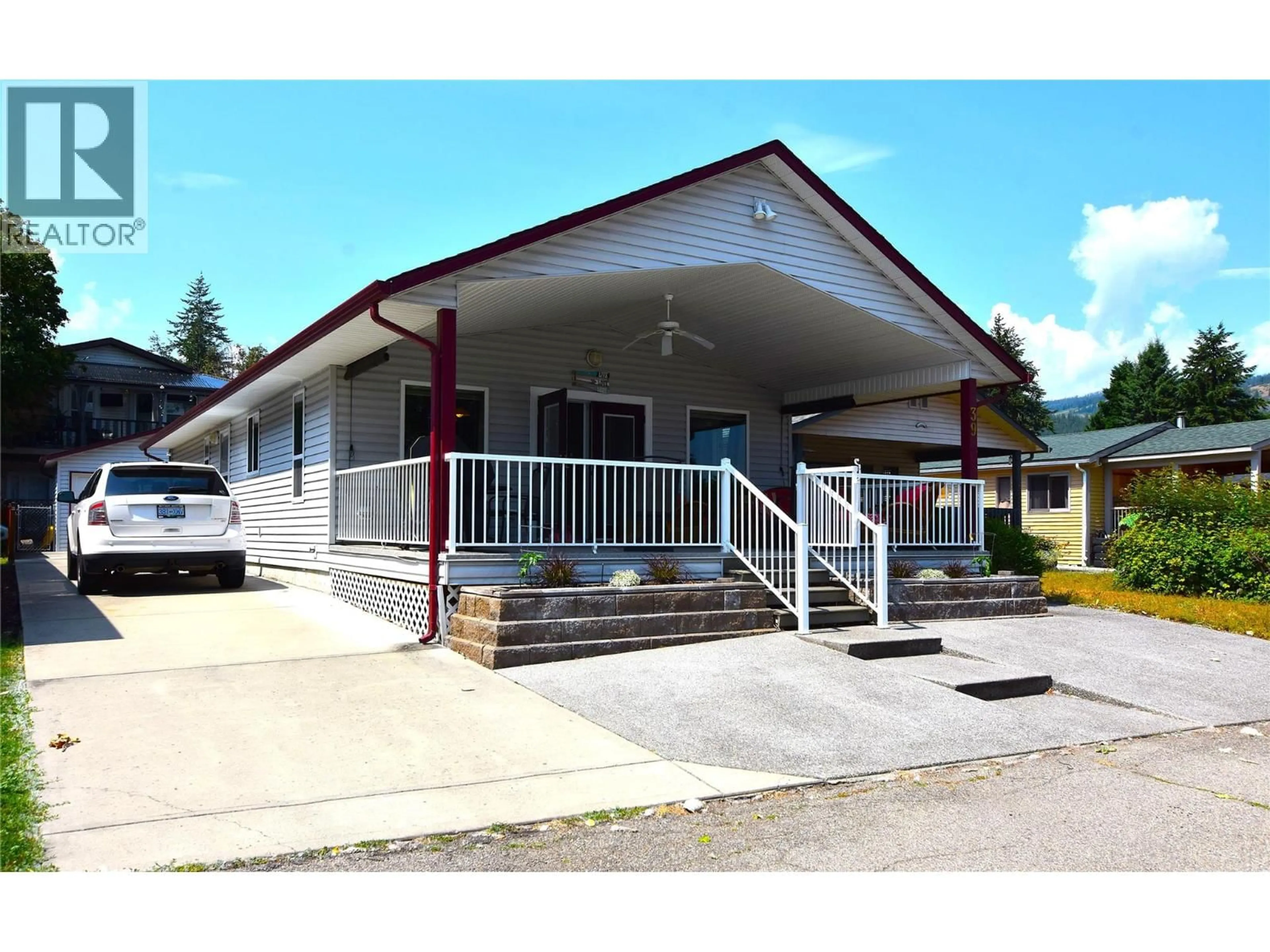 Home with vinyl exterior material, unknown for 39 LAKESHORE DRIVE, Vernon British Columbia V1H2A1