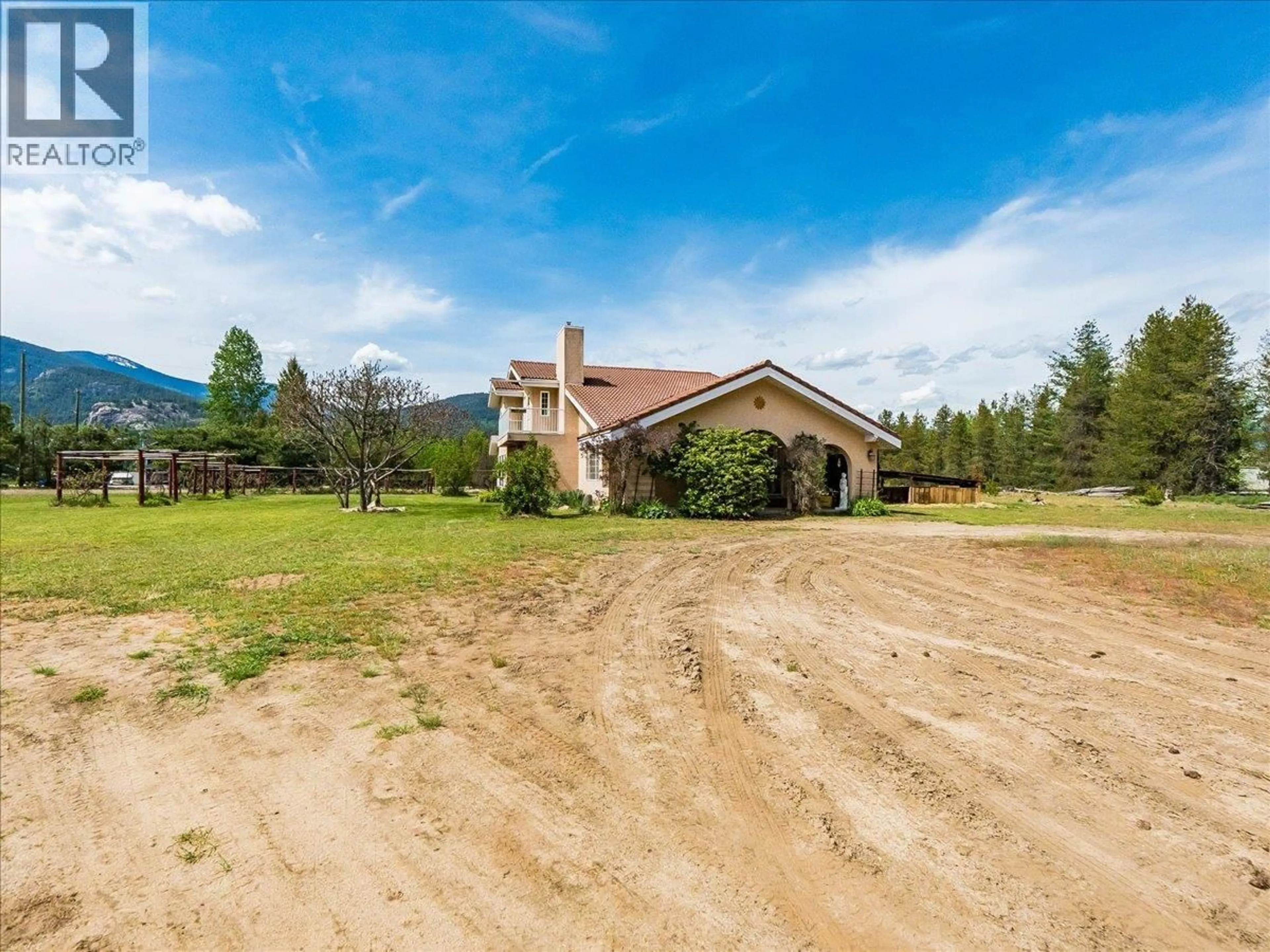 A pic from outside/outdoor area/front of a property/back of a property/a pic from drone, unknown for 786 PRAIRIE ROAD, Castlegar British Columbia V1N4K6