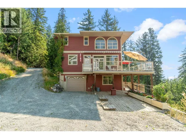 7666 LICHEN ROAD, Anglemont 2