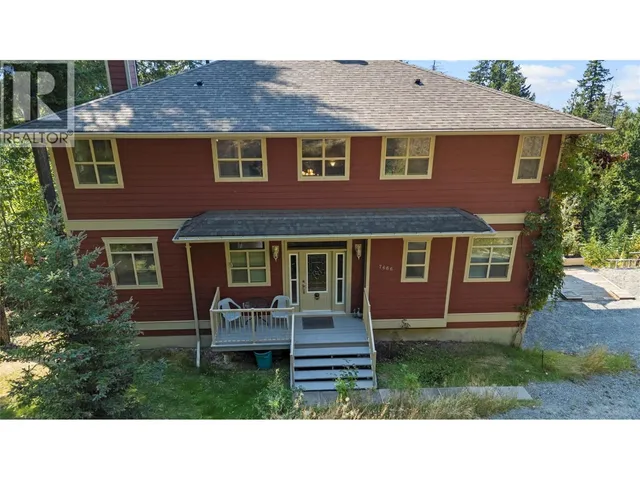 7666 LICHEN ROAD, Anglemont 4
