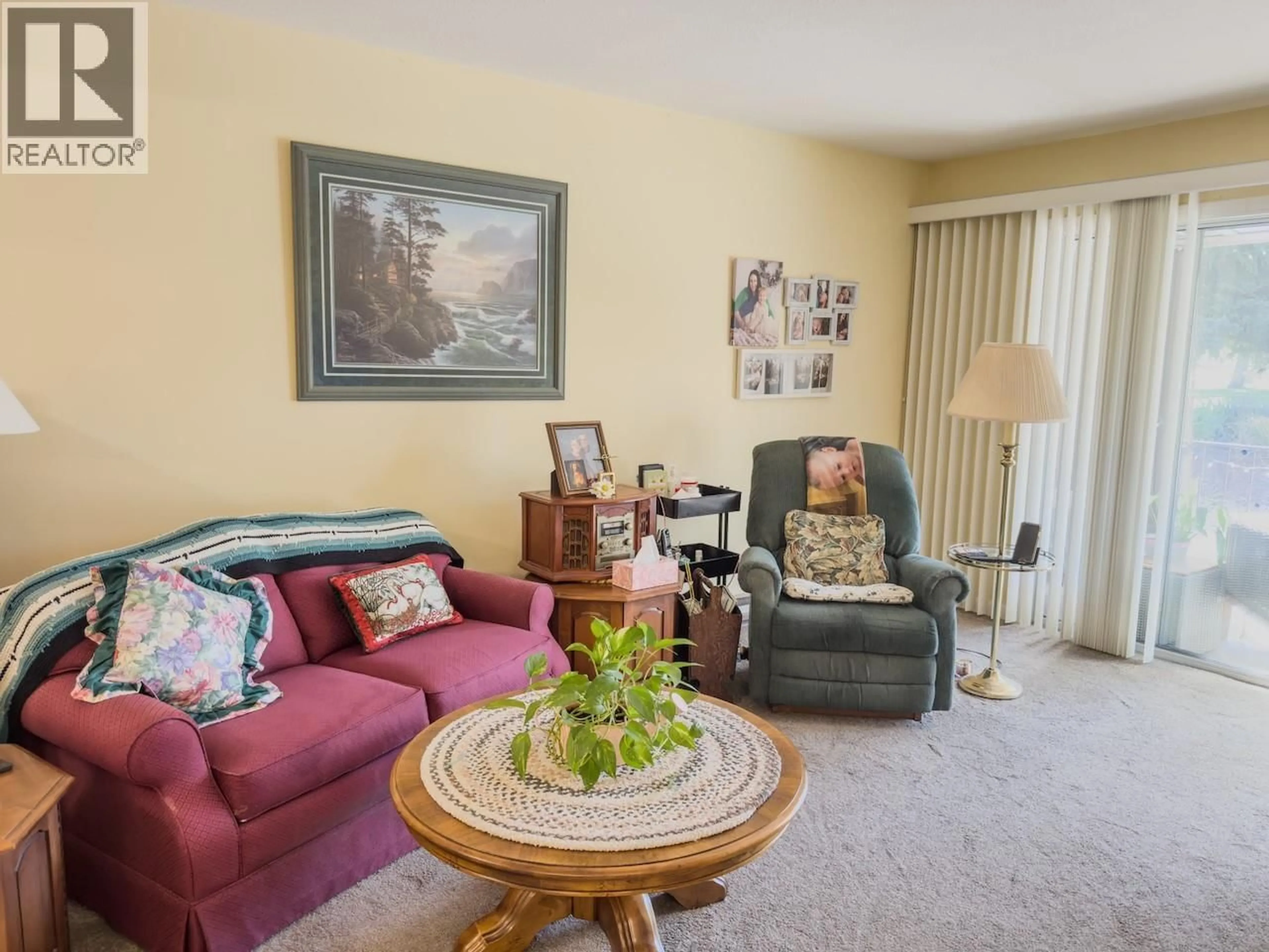 Living room with furniture, carpet floor for 110 - 337 MCKINNEY ROAD, Oliver British Columbia V0H1T3