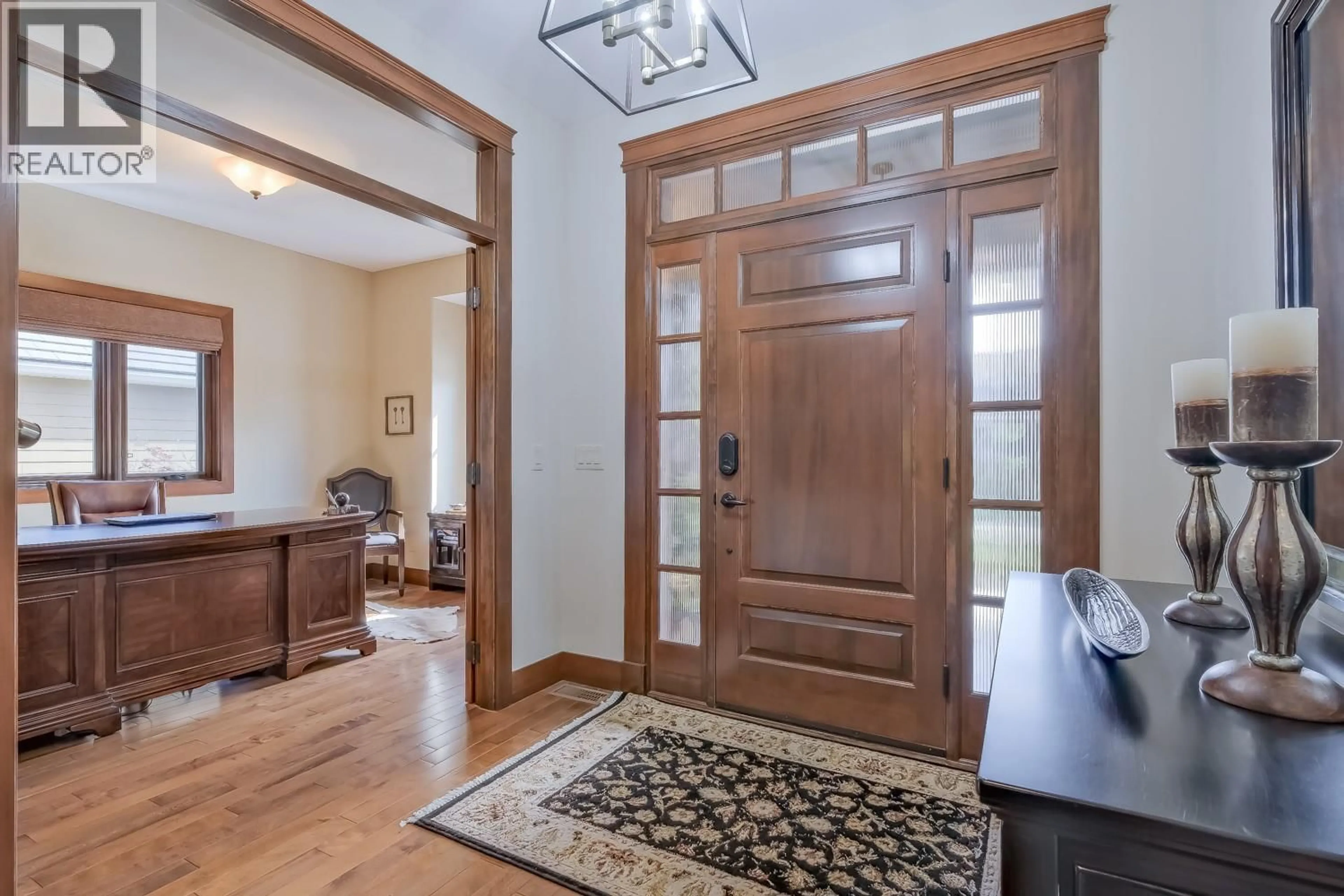 Indoor entryway for 137 - 4450 GORDON DRIVE, Kelowna British Columbia V1W1T1