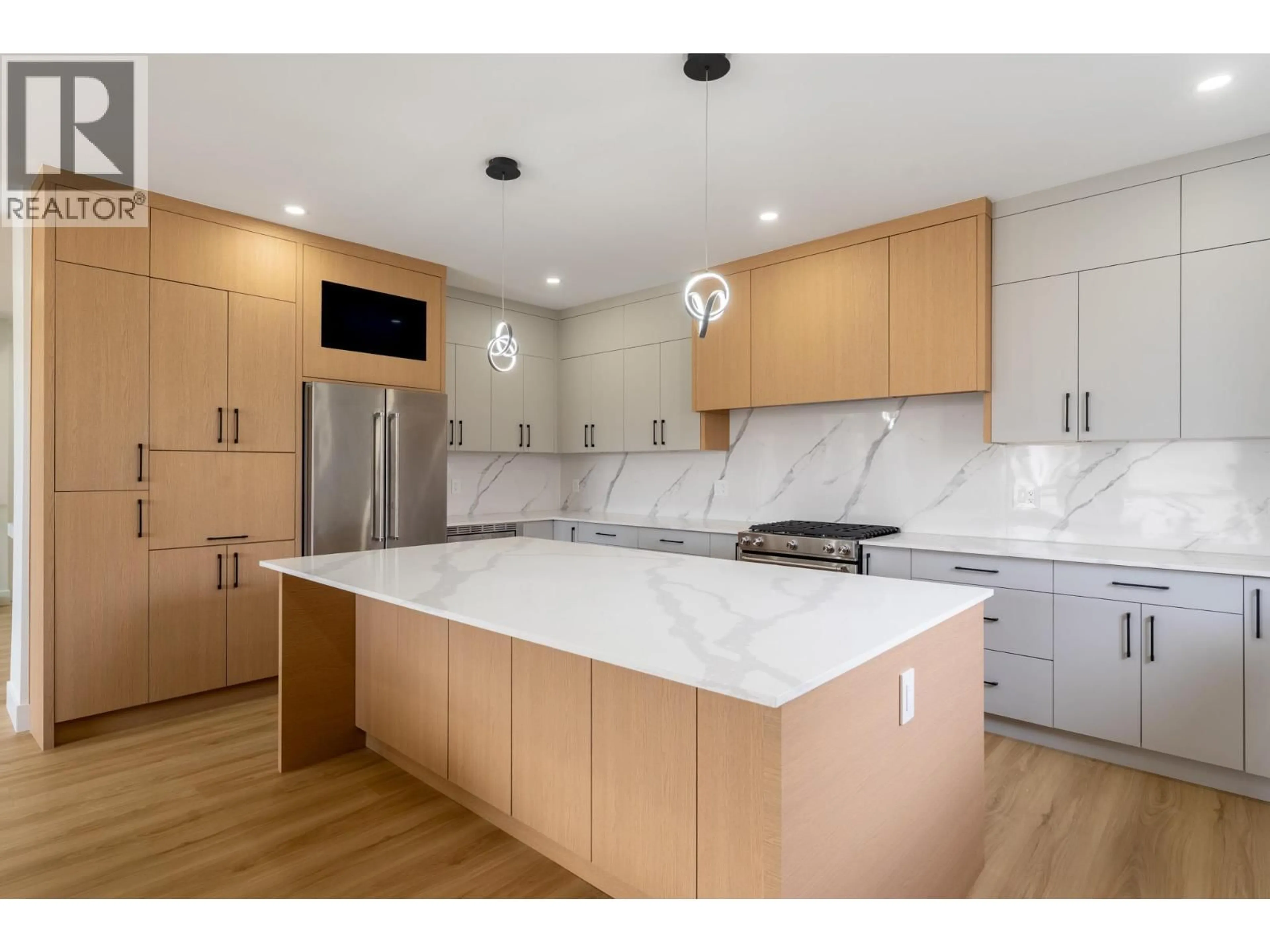 Contemporary kitchen, unknown for 3754 ASTORIA DRIVE, West Kelowna British Columbia V4T0B1