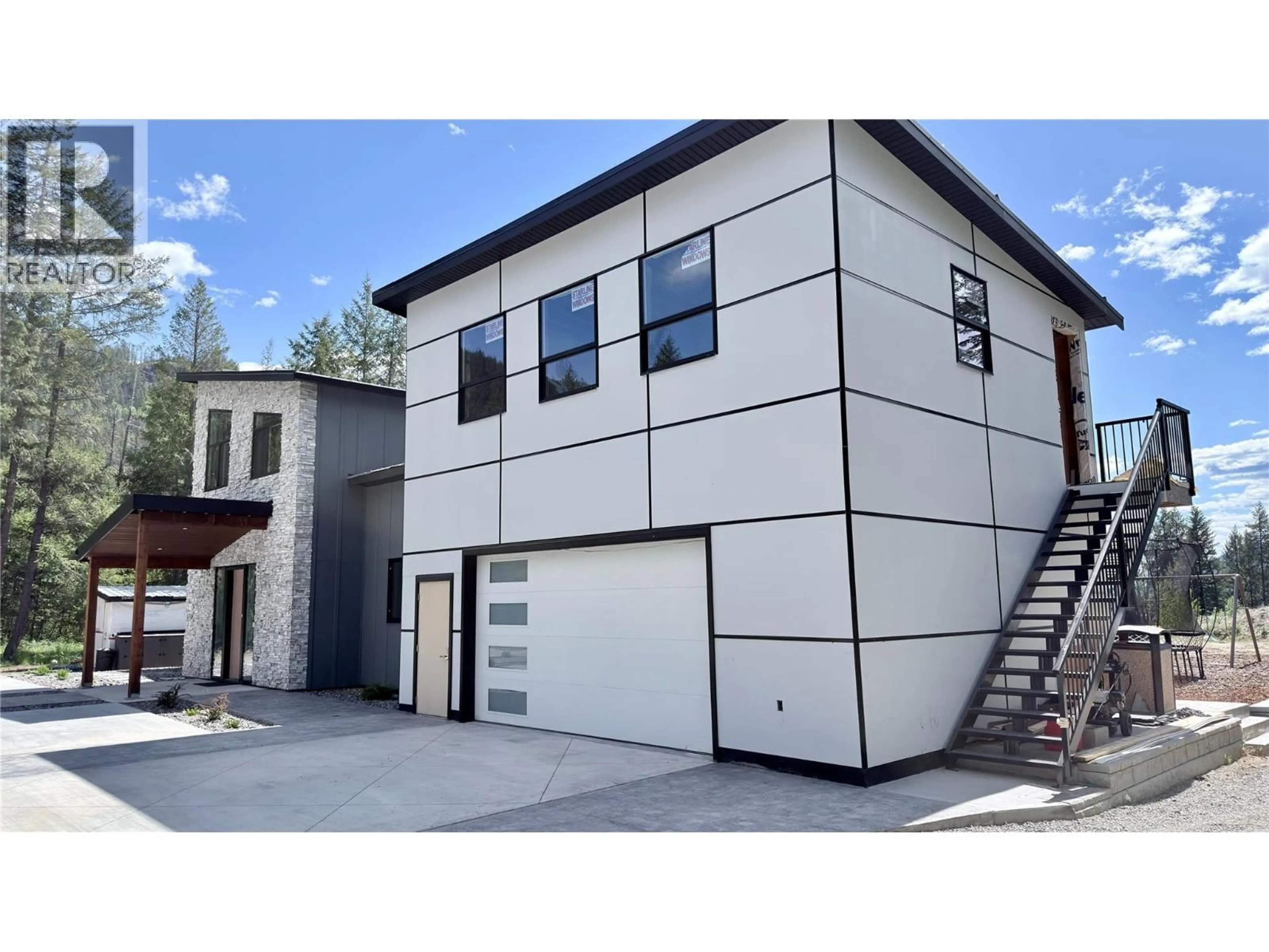Home with vinyl exterior material, building for 155 CAITLIN ROAD, Christina Lake British Columbia V0H1E3
