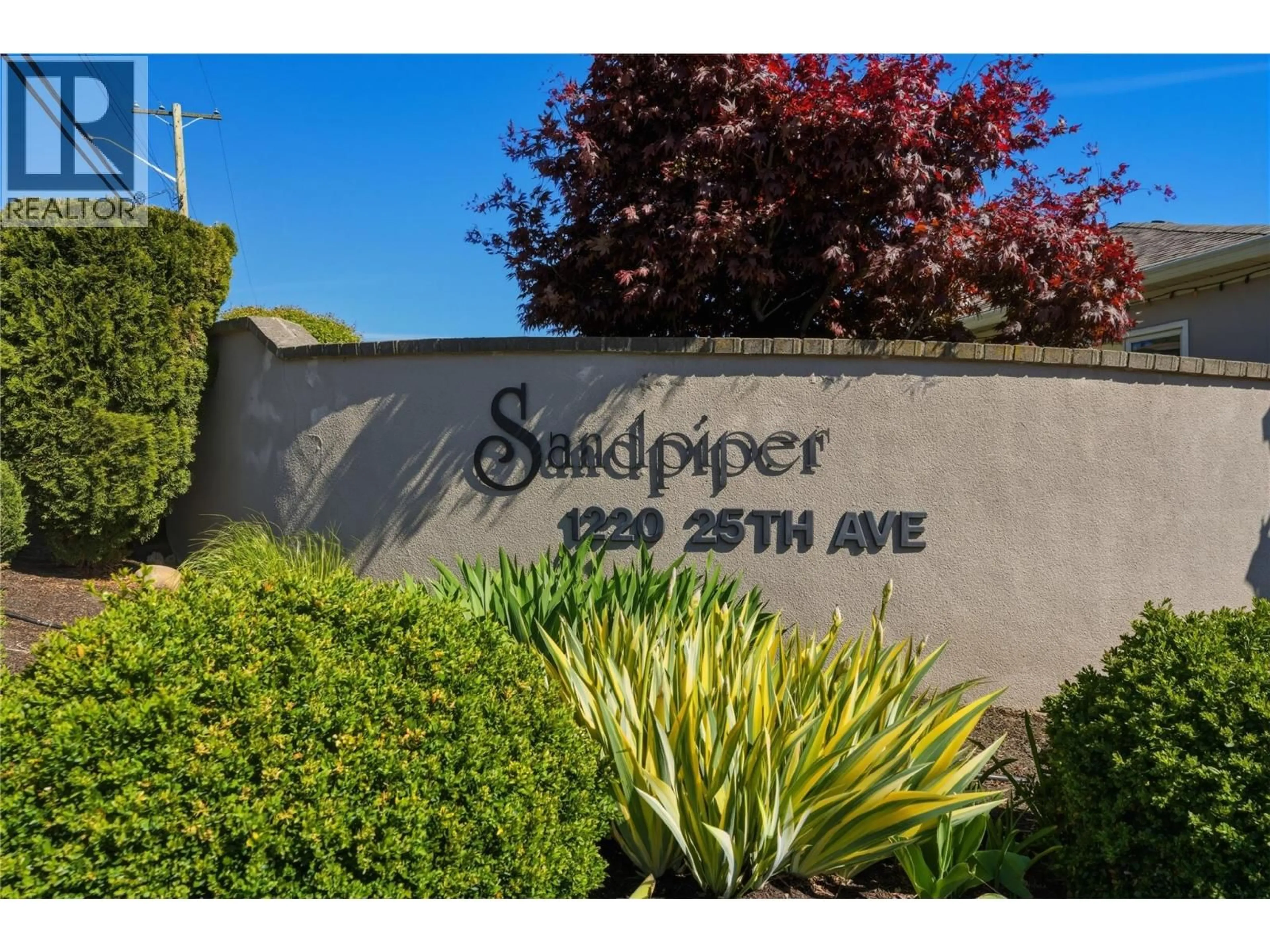 Indoor foyer for 46 - 1220 25 AVENUE, Vernon British Columbia V1T9A1