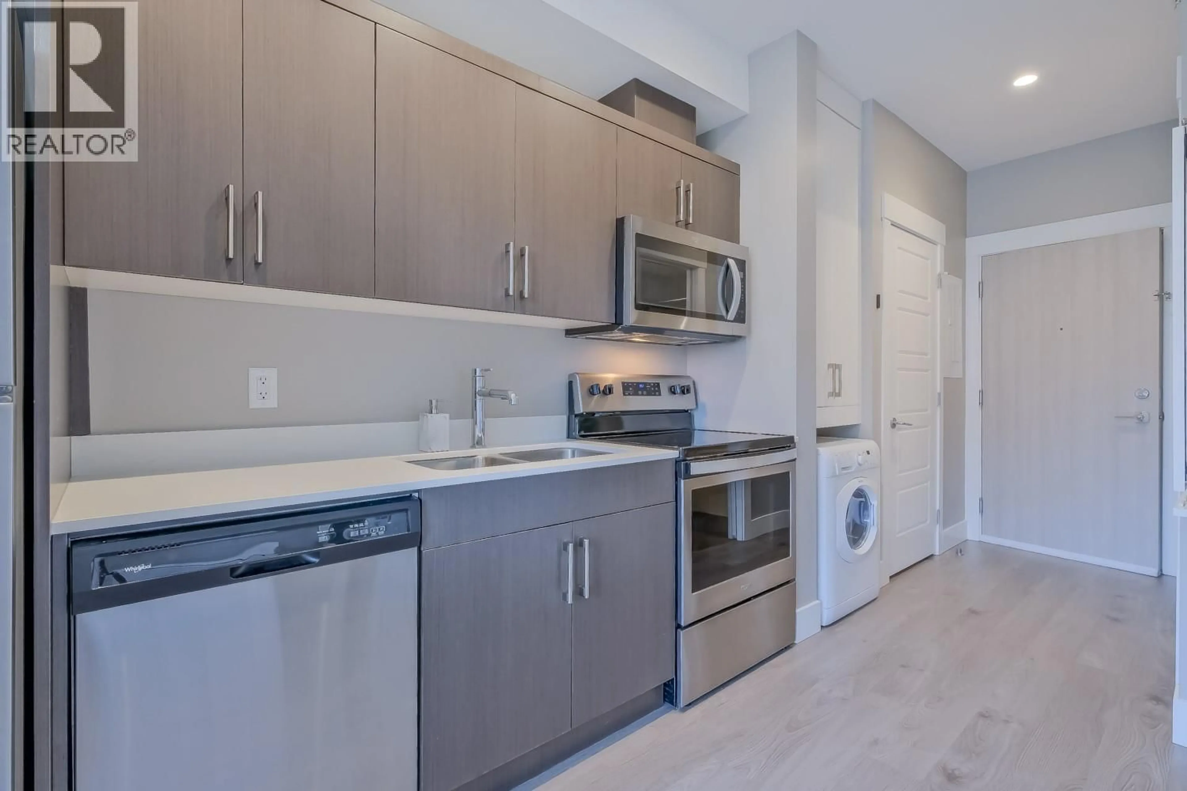 Standard kitchen, unknown for 614 - 925 LEON AVENUE, Kelowna British Columbia V1Y0E5
