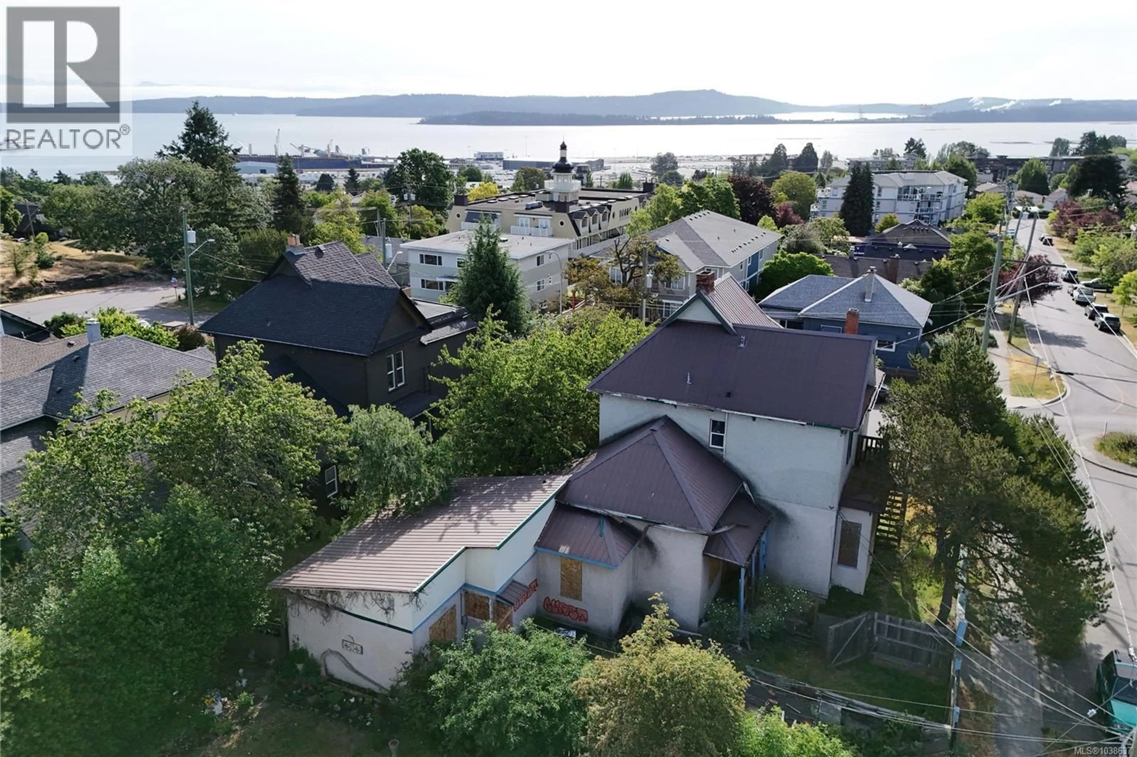 A pic from outside/outdoor area/front of a property/back of a property/a pic from drone, water/lake/river/ocean view for 528 HECATE STREET, Nanaimo British Columbia V9R4K2