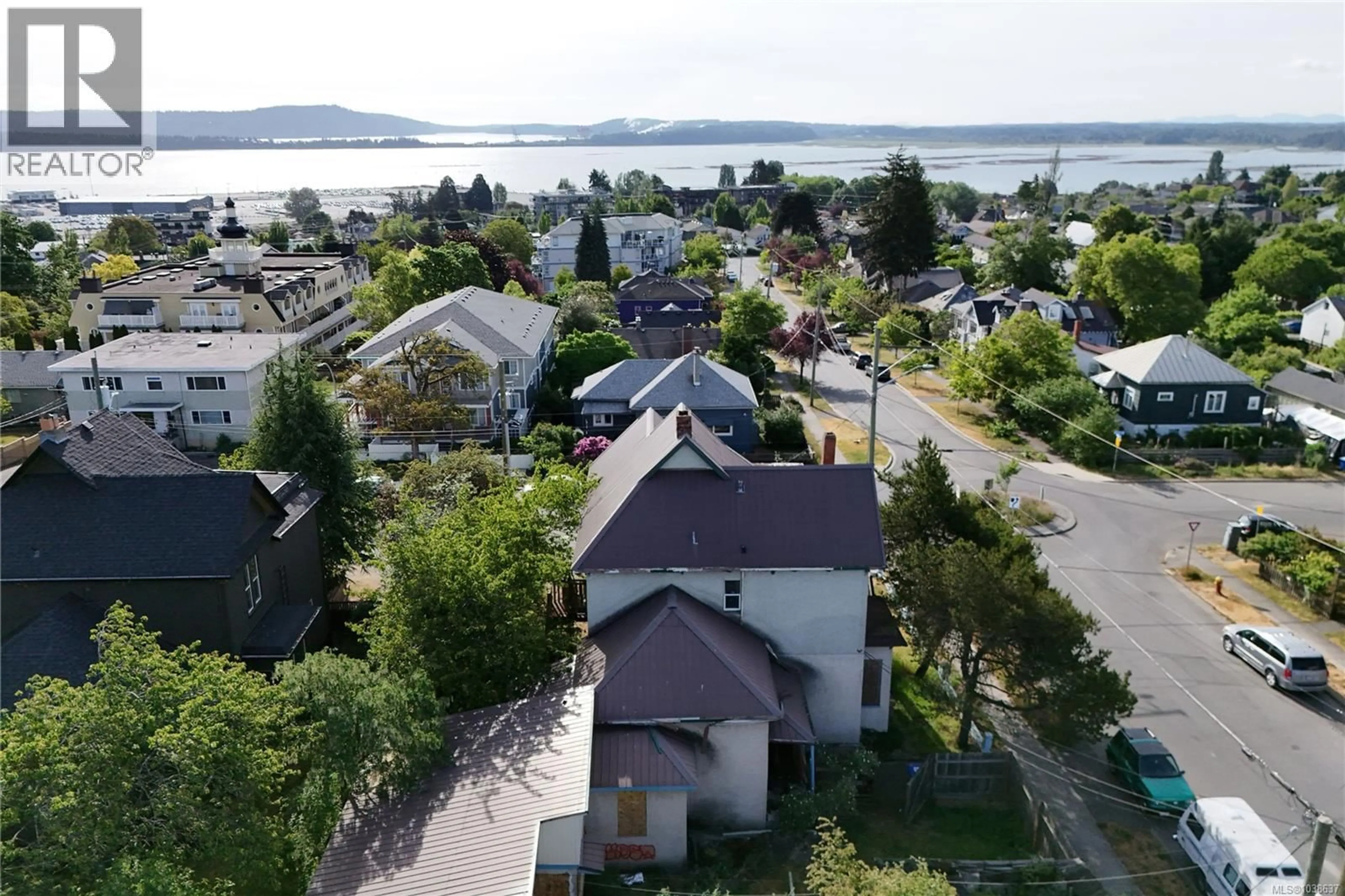 A pic from outside/outdoor area/front of a property/back of a property/a pic from drone, water/lake/river/ocean view for 528 HECATE STREET, Nanaimo British Columbia V9R4K2