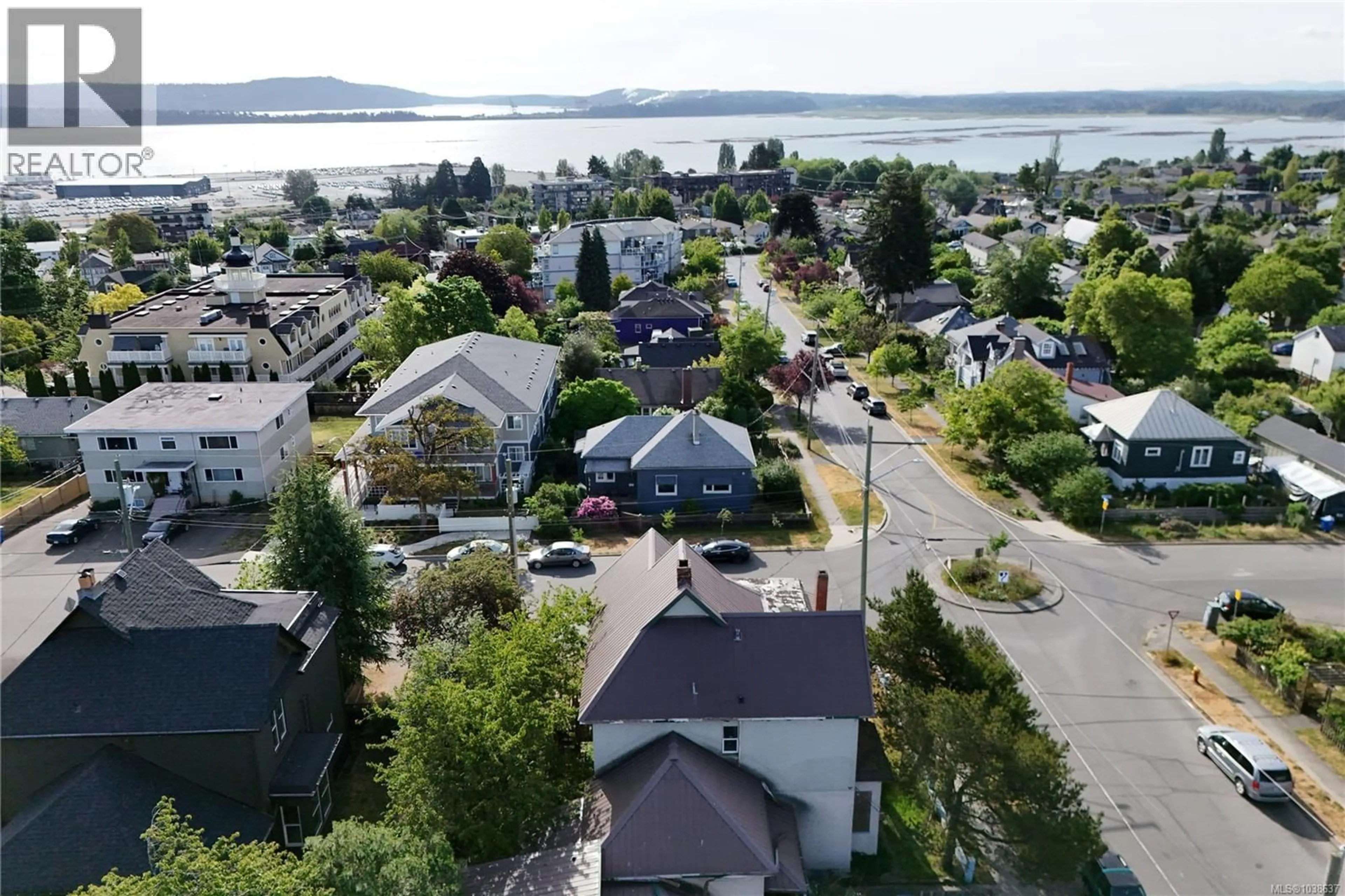 A pic from outside/outdoor area/front of a property/back of a property/a pic from drone, water/lake/river/ocean view for 528 HECATE STREET, Nanaimo British Columbia V9R4K2
