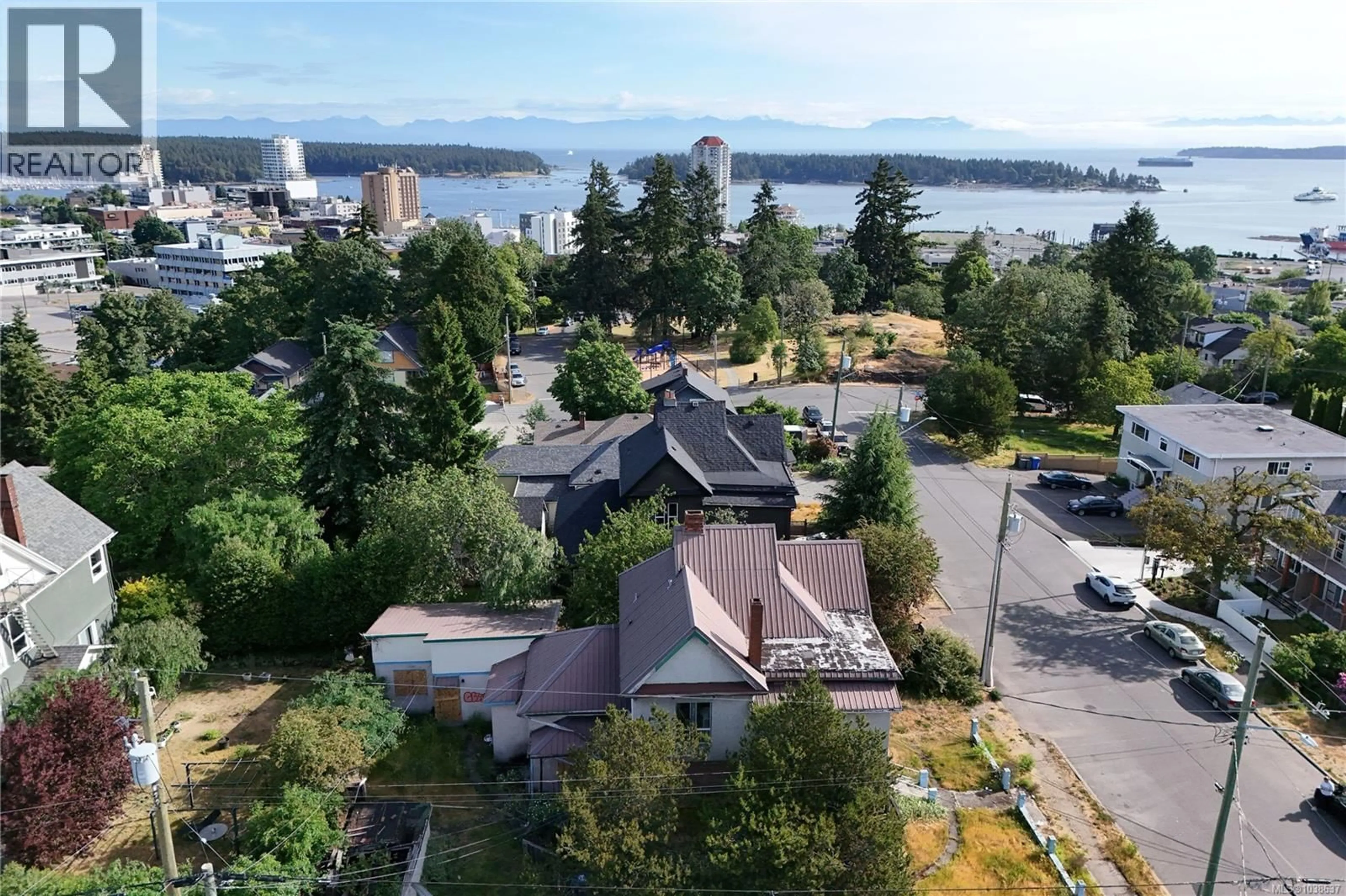 A pic from outside/outdoor area/front of a property/back of a property/a pic from drone, water/lake/river/ocean view for 528 HECATE STREET, Nanaimo British Columbia V9R4K2