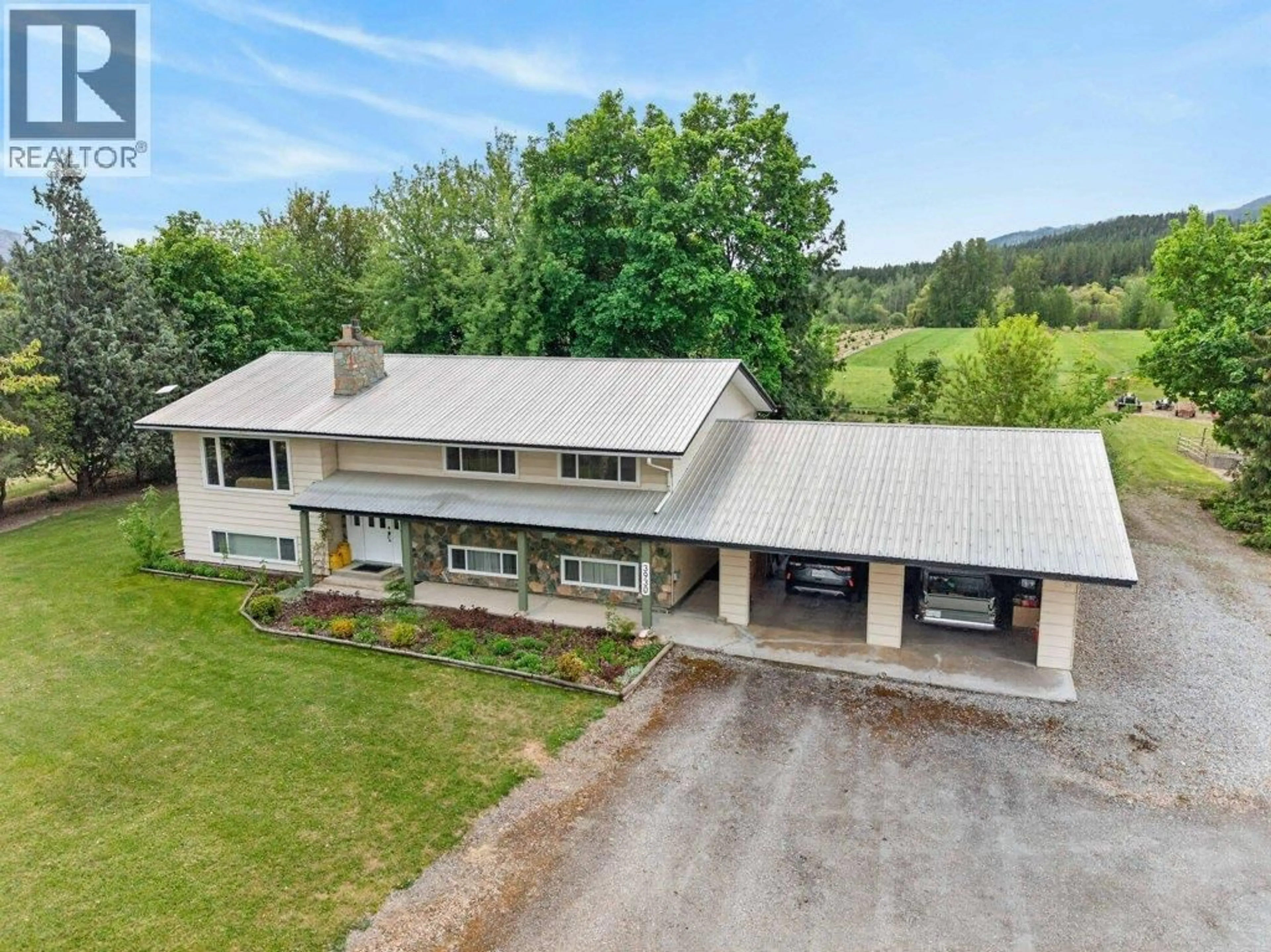A pic from outside/outdoor area/front of a property/back of a property/a pic from drone, unknown for 3930 10 AVENUE NORTHEAST, Salmon Arm British Columbia V1E2S2