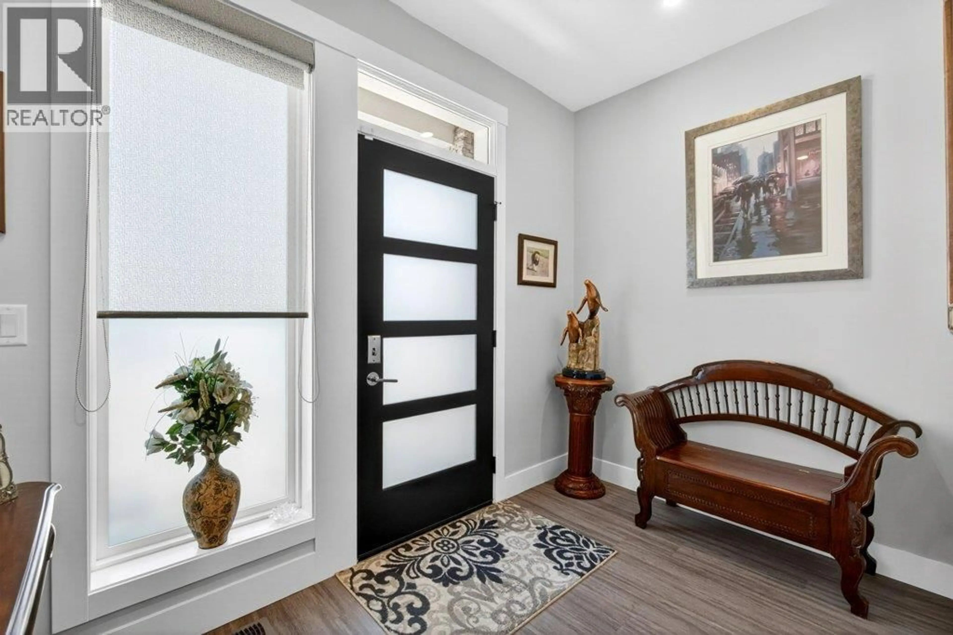Indoor entryway for 1530 2 STREET SOUTHEAST, Salmon Arm British Columbia V1E0G3