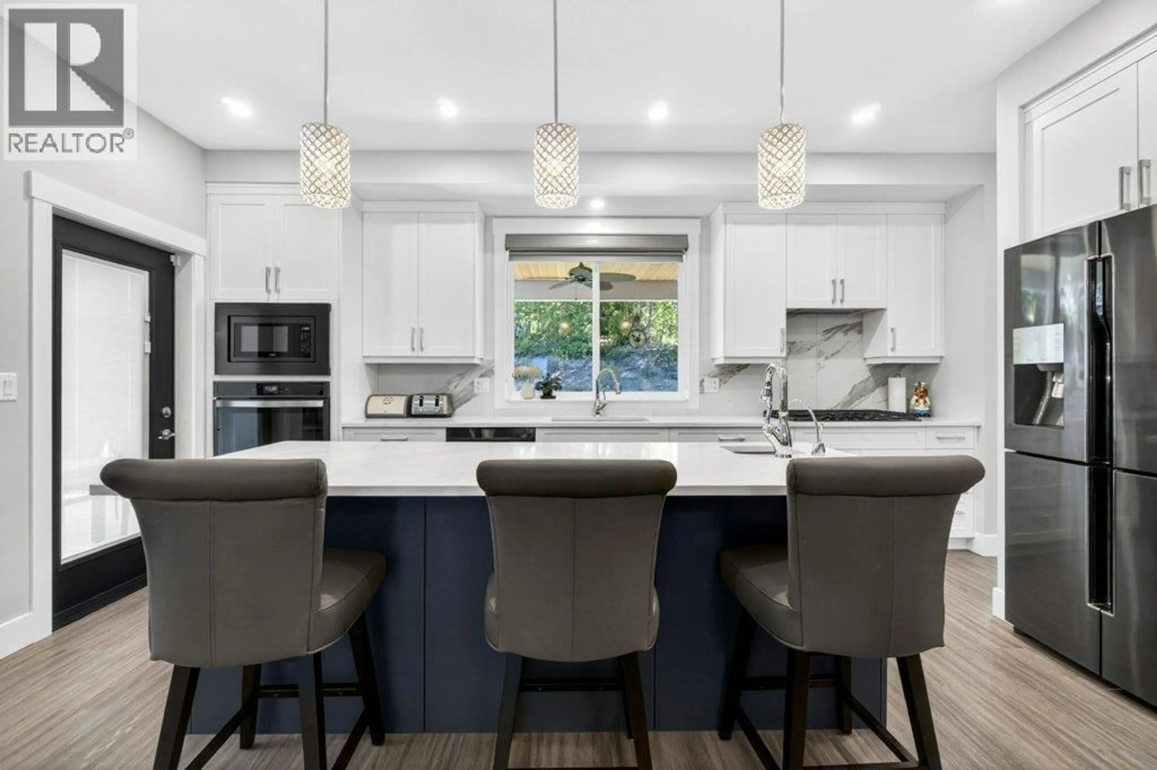 Open concept kitchen, ceramic/tile floor for 1530 2 STREET SOUTHEAST, Salmon Arm British Columbia V1E0G3