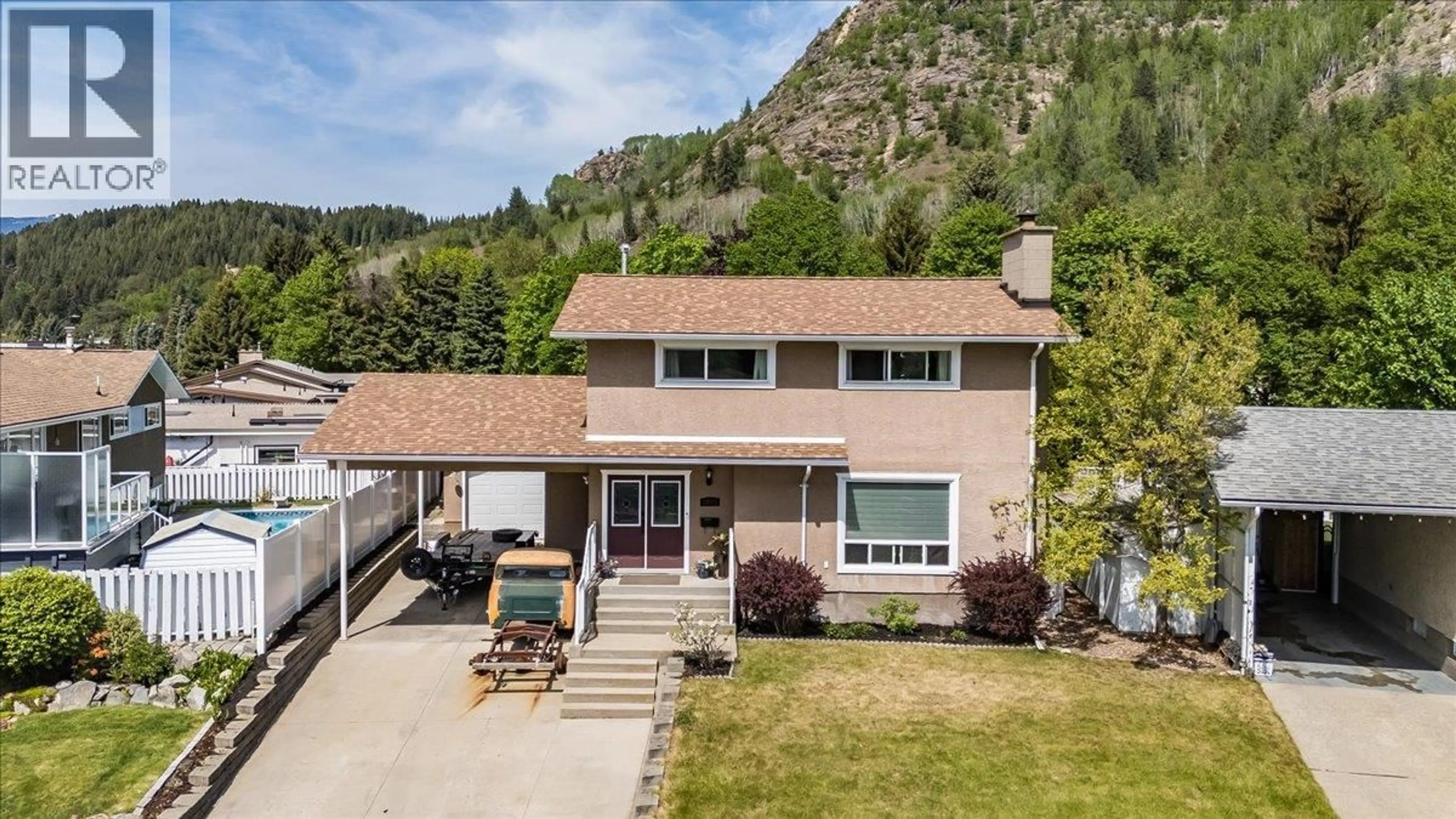 A pic from outside/outdoor area/front of a property/back of a property/a pic from drone, mountain view for 3715 WOODLAND DRIVE, Trail British Columbia V1R2V6