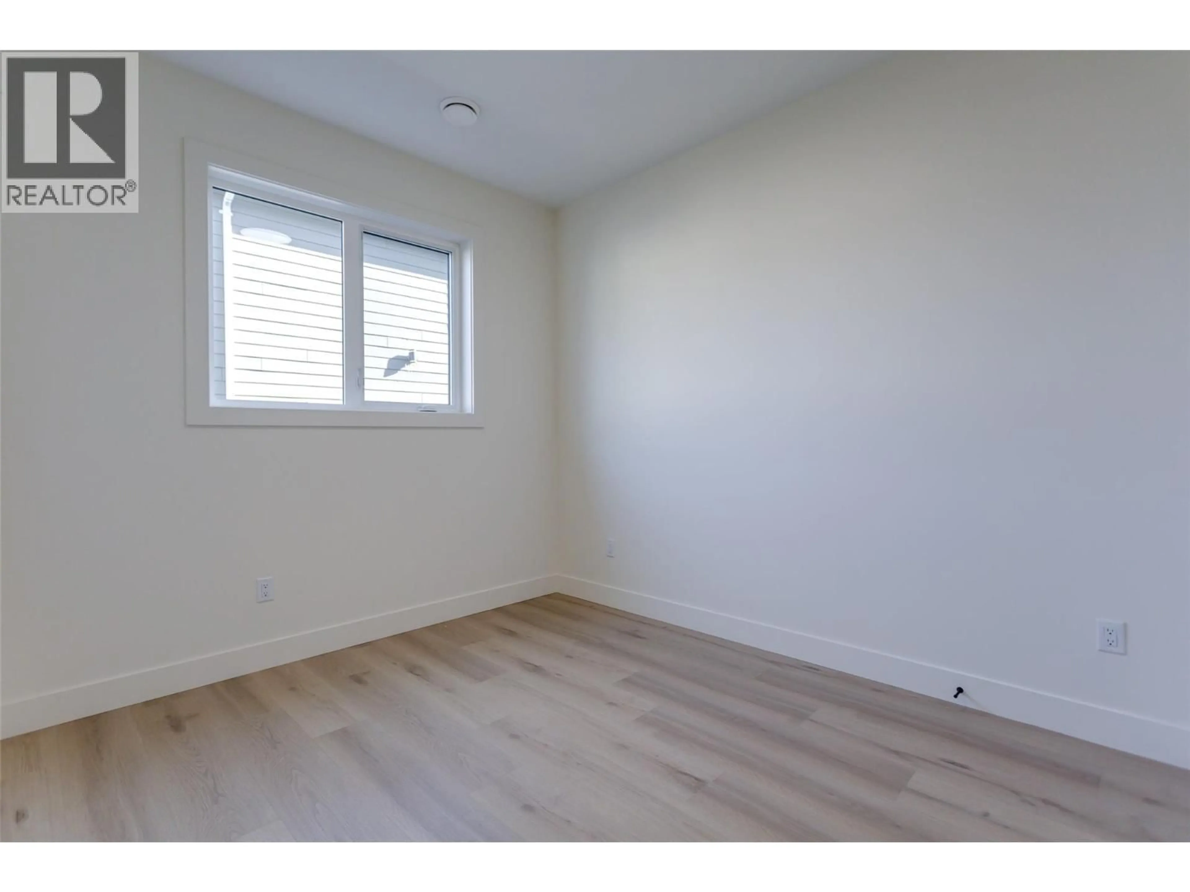 A pic of a room for 4 - 970 LAWSON AVENUE, Kelowna British Columbia V1Y6T1
