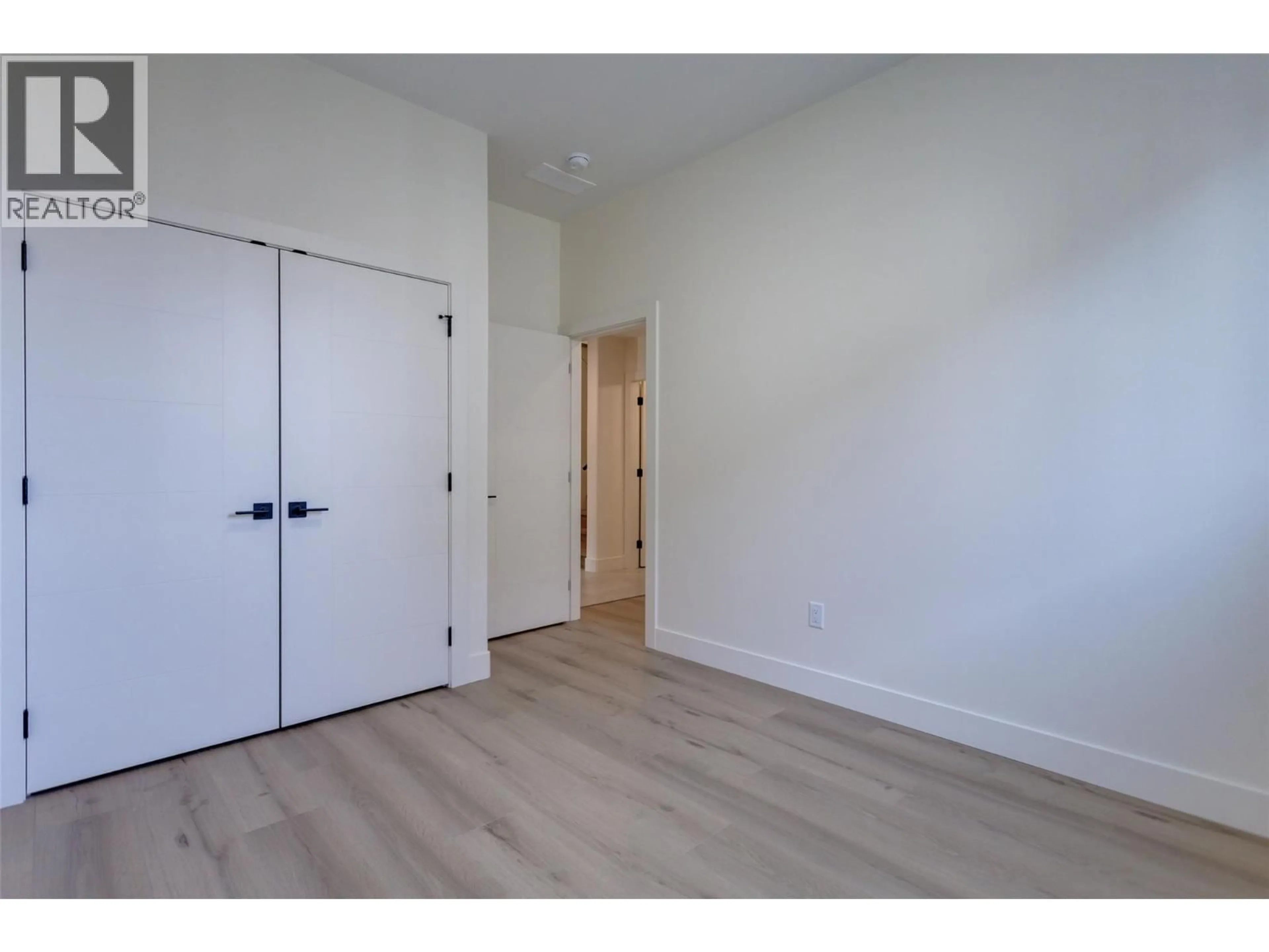 A pic of a room for 4 - 970 LAWSON AVENUE, Kelowna British Columbia V1Y6T1