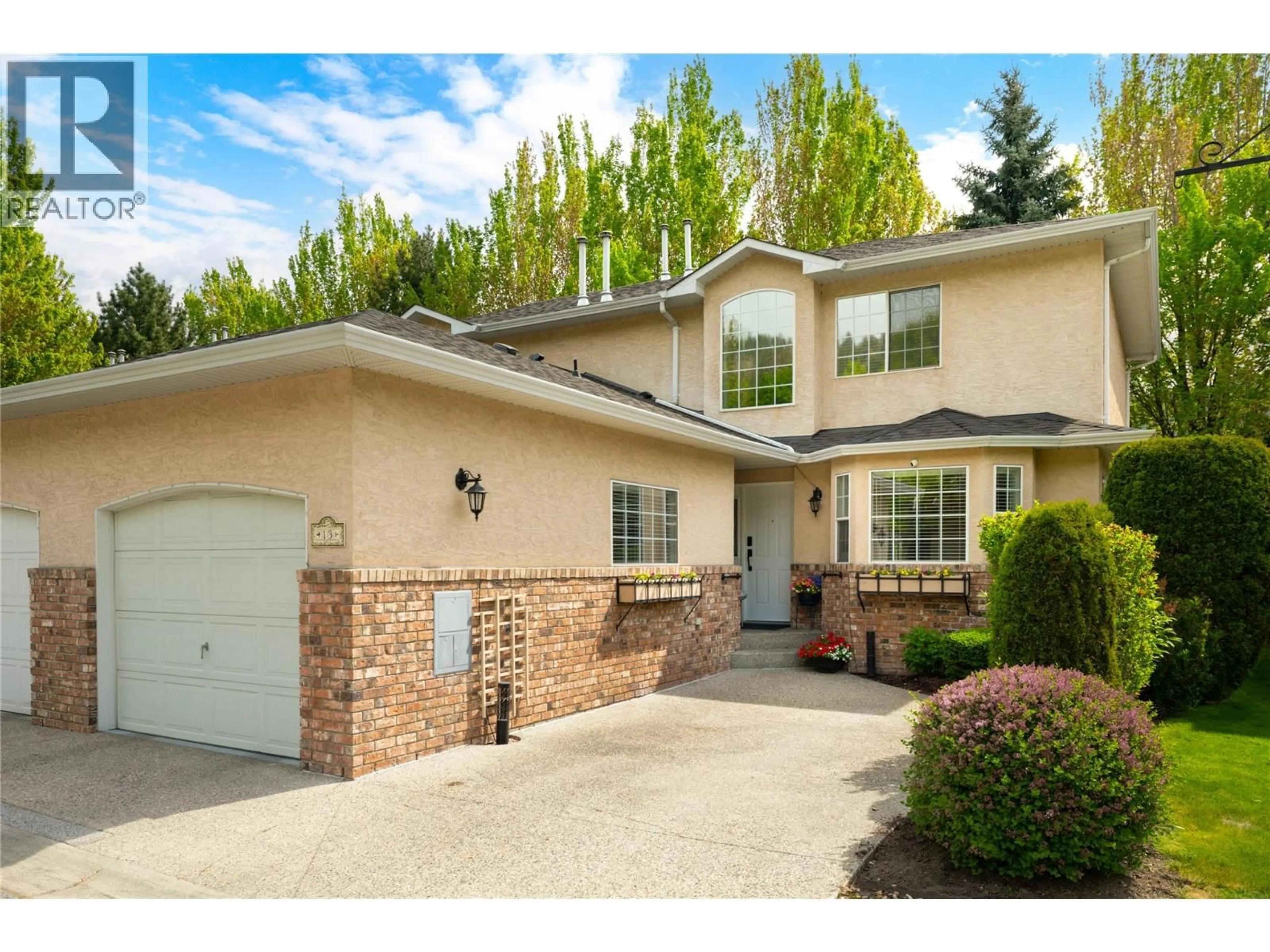 Home with vinyl exterior material, street for 13 - 527 YATES ROAD, Kelowna British Columbia V1V1Z5