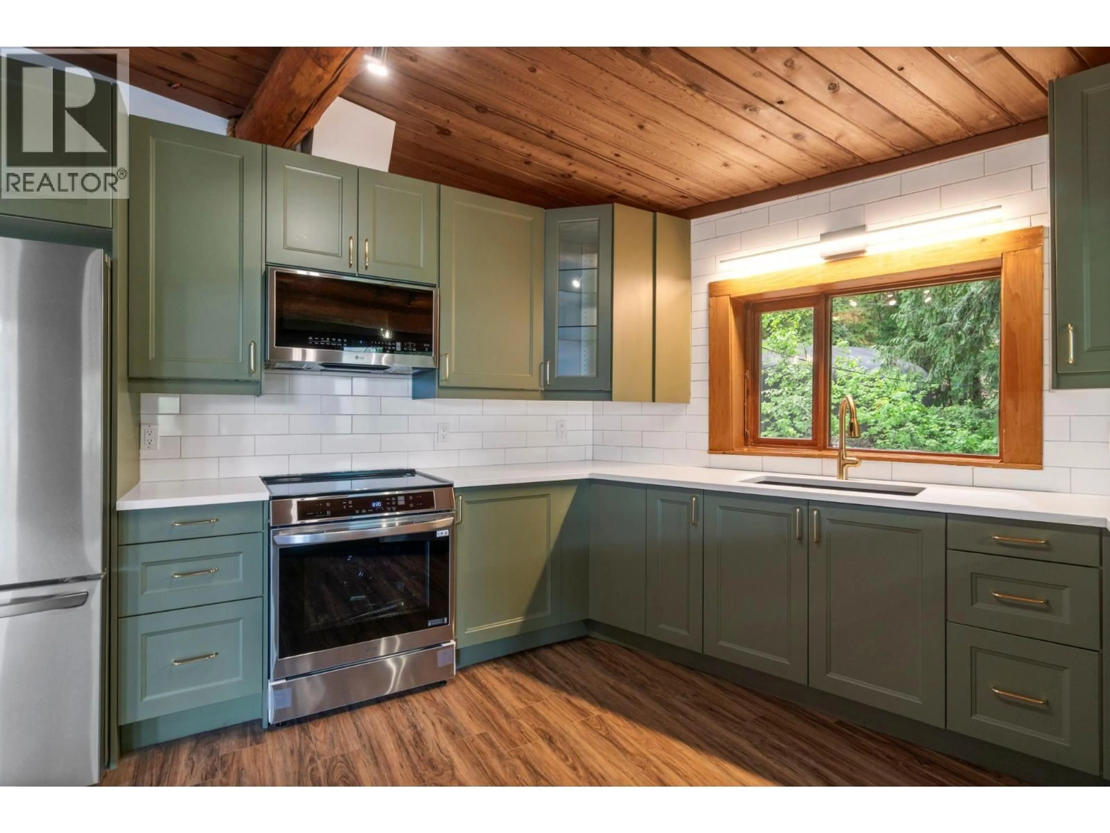 Open concept kitchen, wood/laminate floor for 5773 SUNNYBRAE CANOE POINT ROAD, Tappen British Columbia V0E2X1